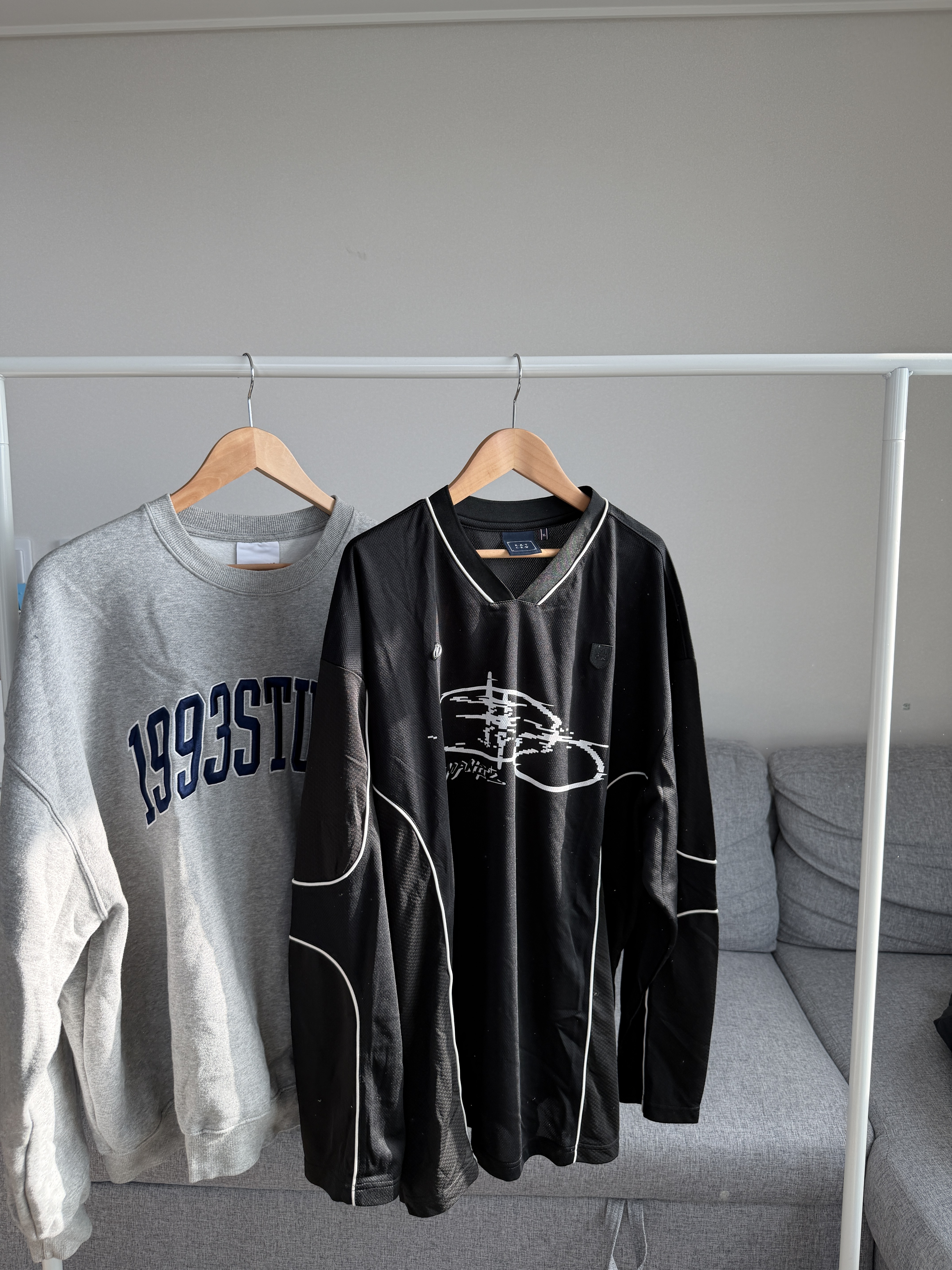 二手衣／韓國潮牌 ROMANTIC CROWN 線條賽車上衣 黑色 9.8成新