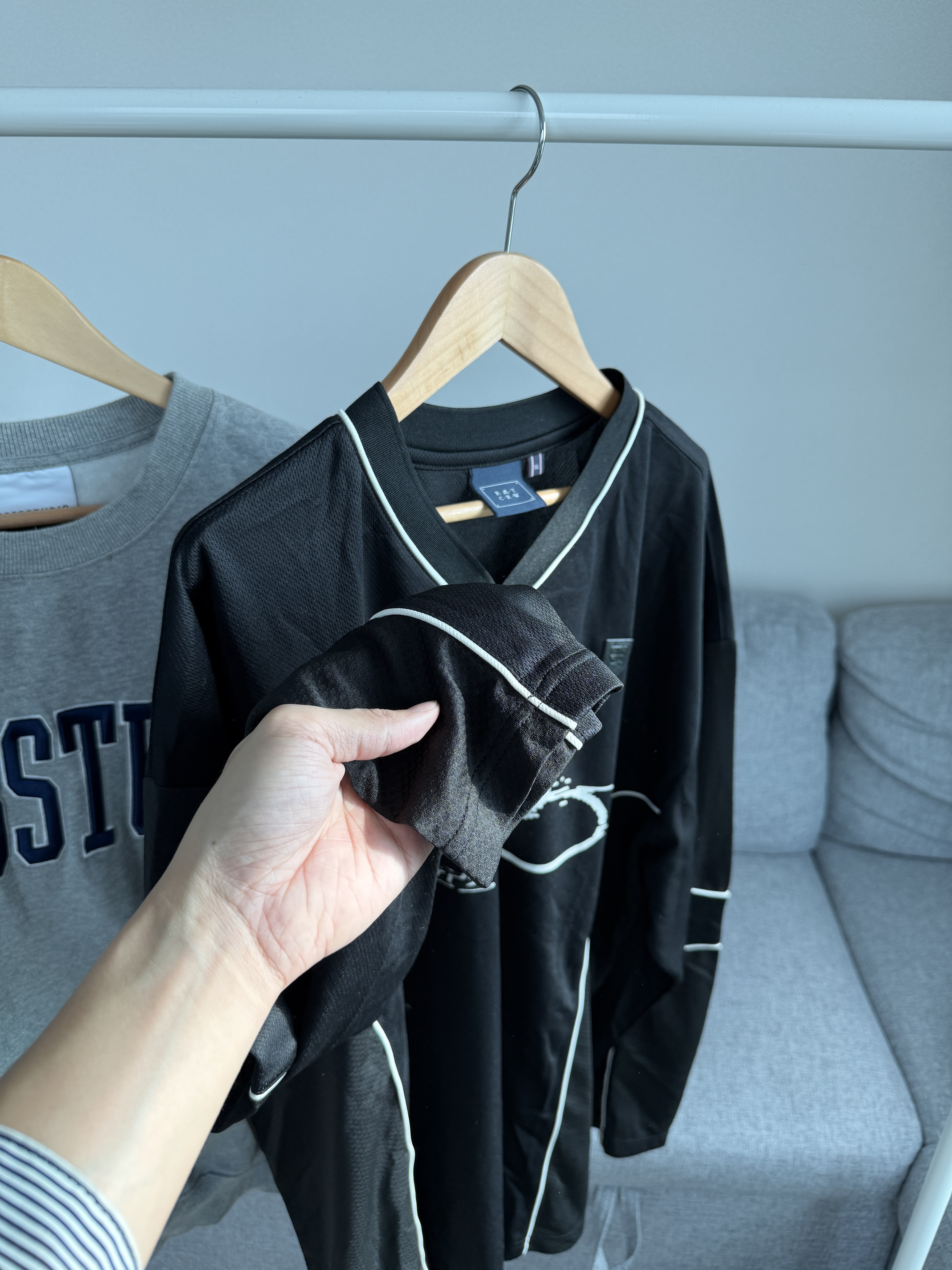 二手衣／韓國潮牌 ROMANTIC CROWN 線條賽車上衣 黑色 9.8成新