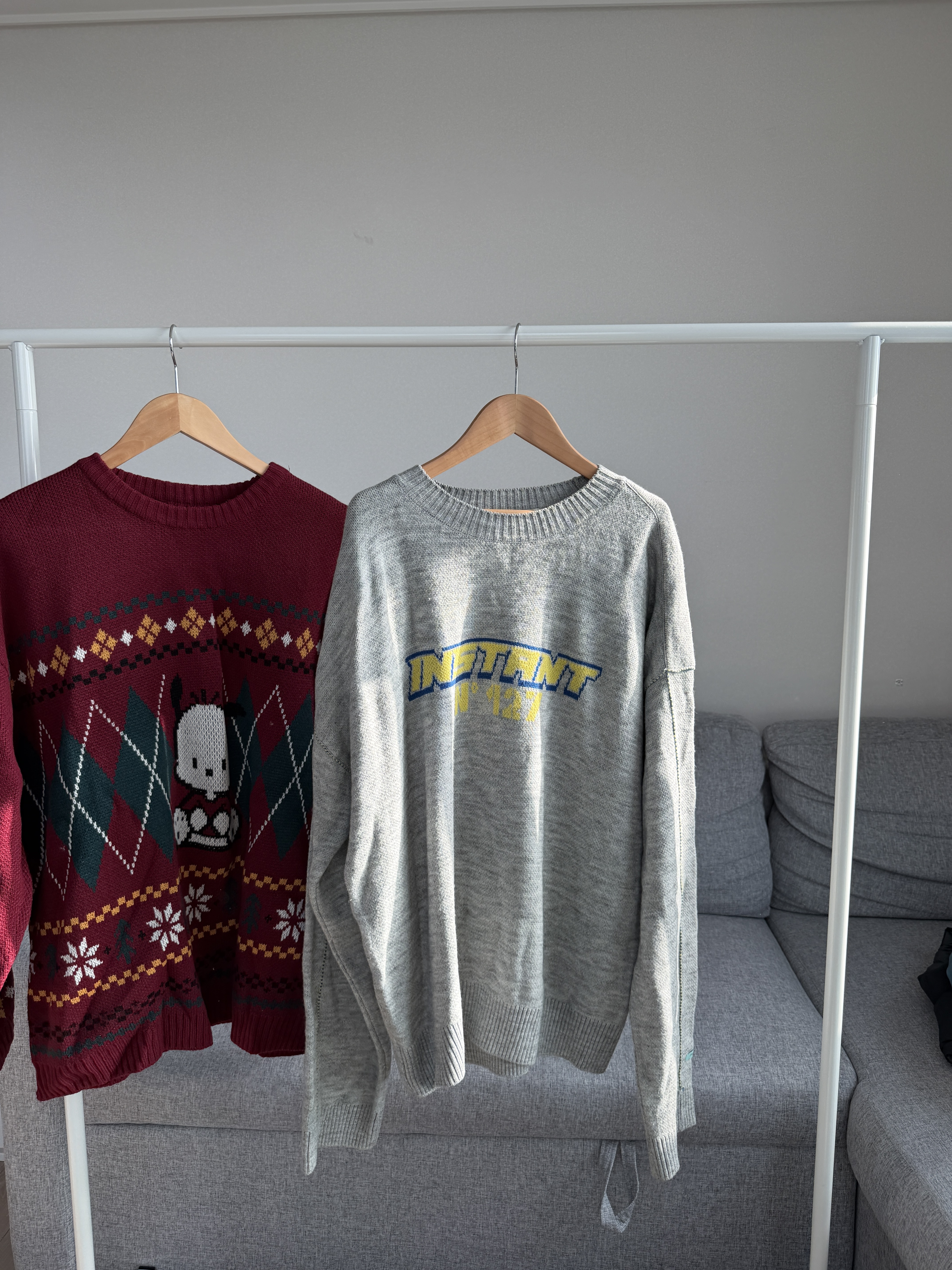 二手衣／韓國潮牌 INSTANTFUNK 經典LOGO針織衫 淺灰色 9.8成新