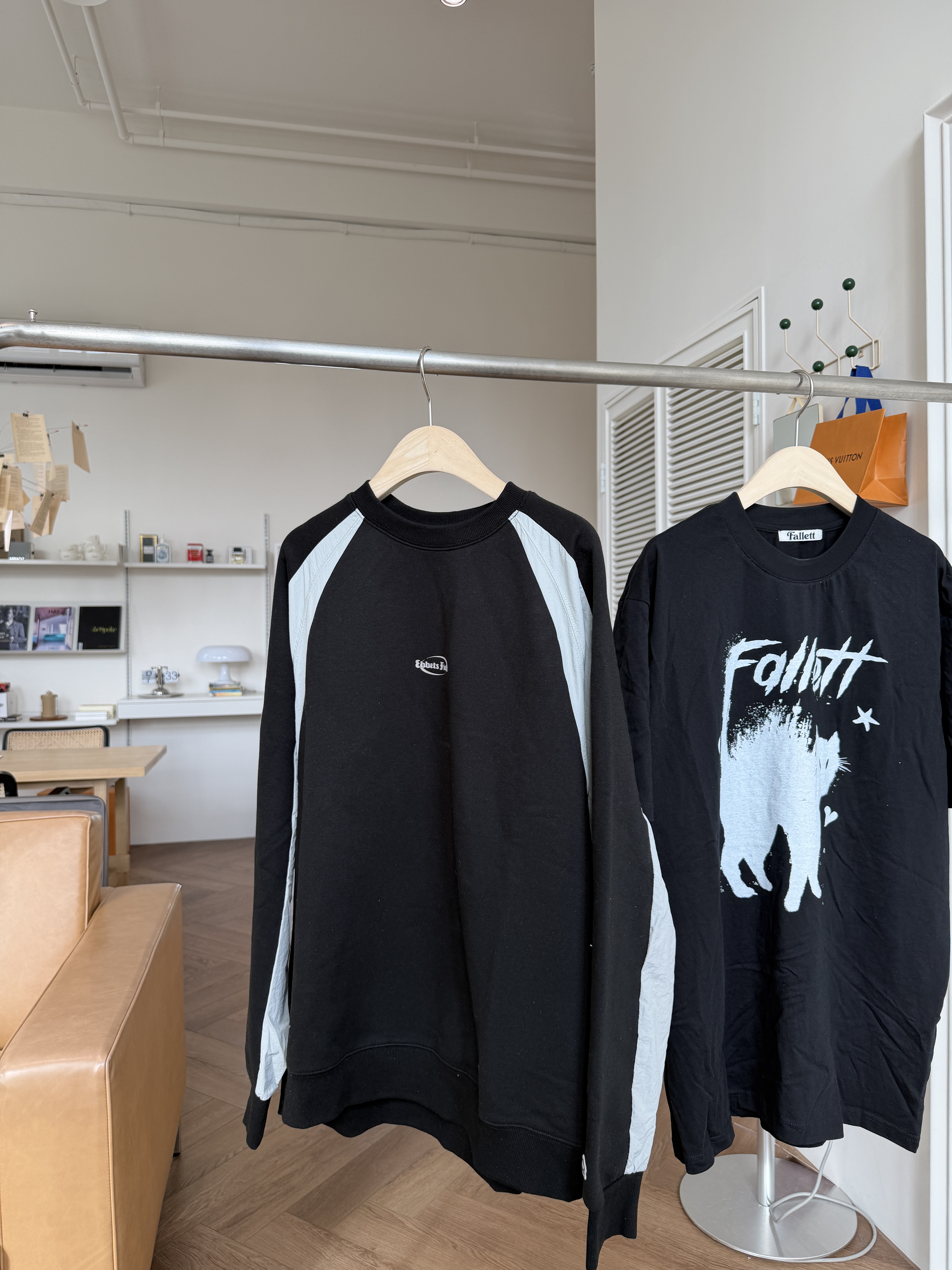 二手衣／韓國潮牌 EBDF 寬肩線條大學T 黑色 全新