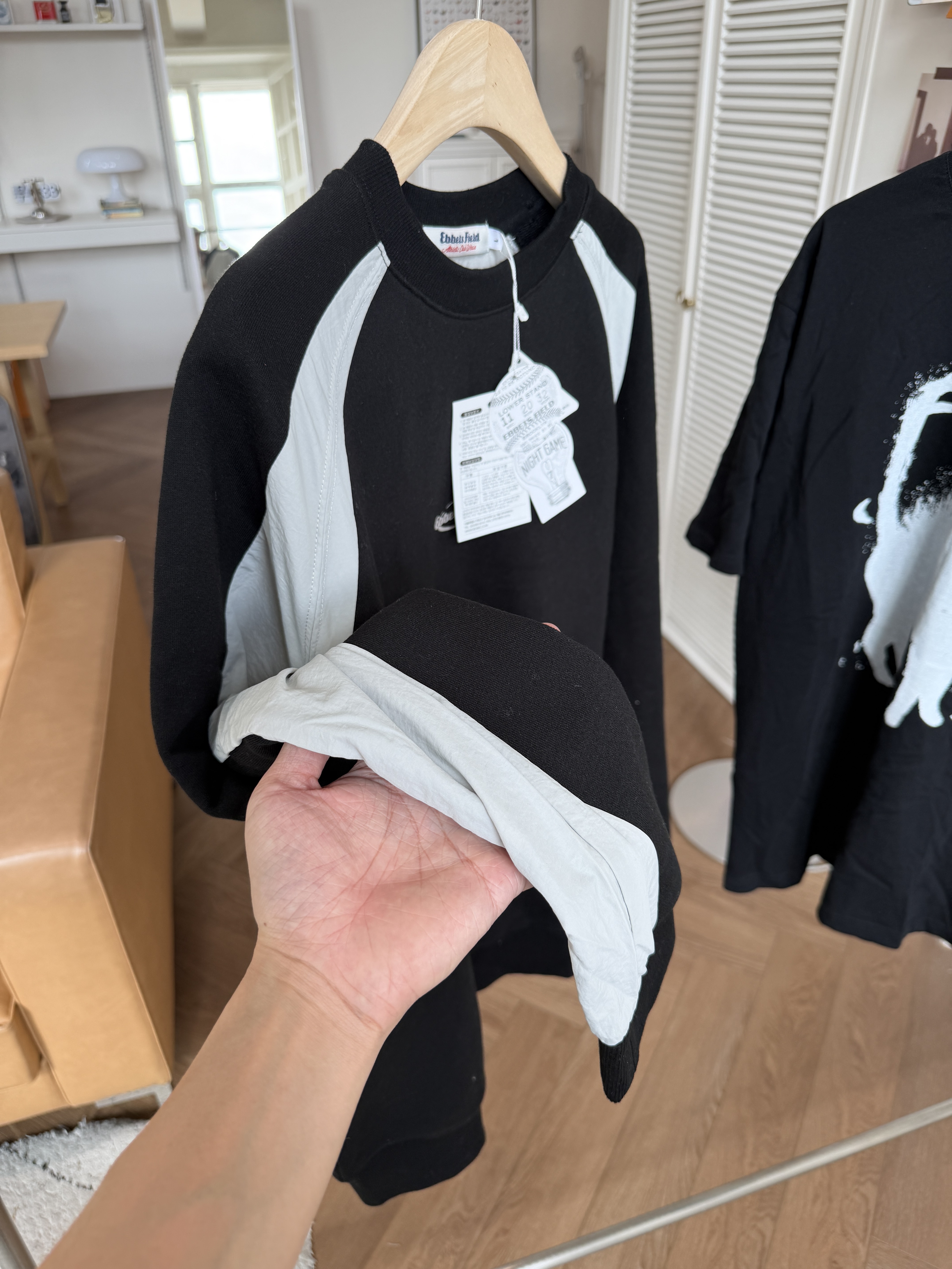 二手衣／韓國潮牌 EBDF 寬肩線條大學T 黑色 全新