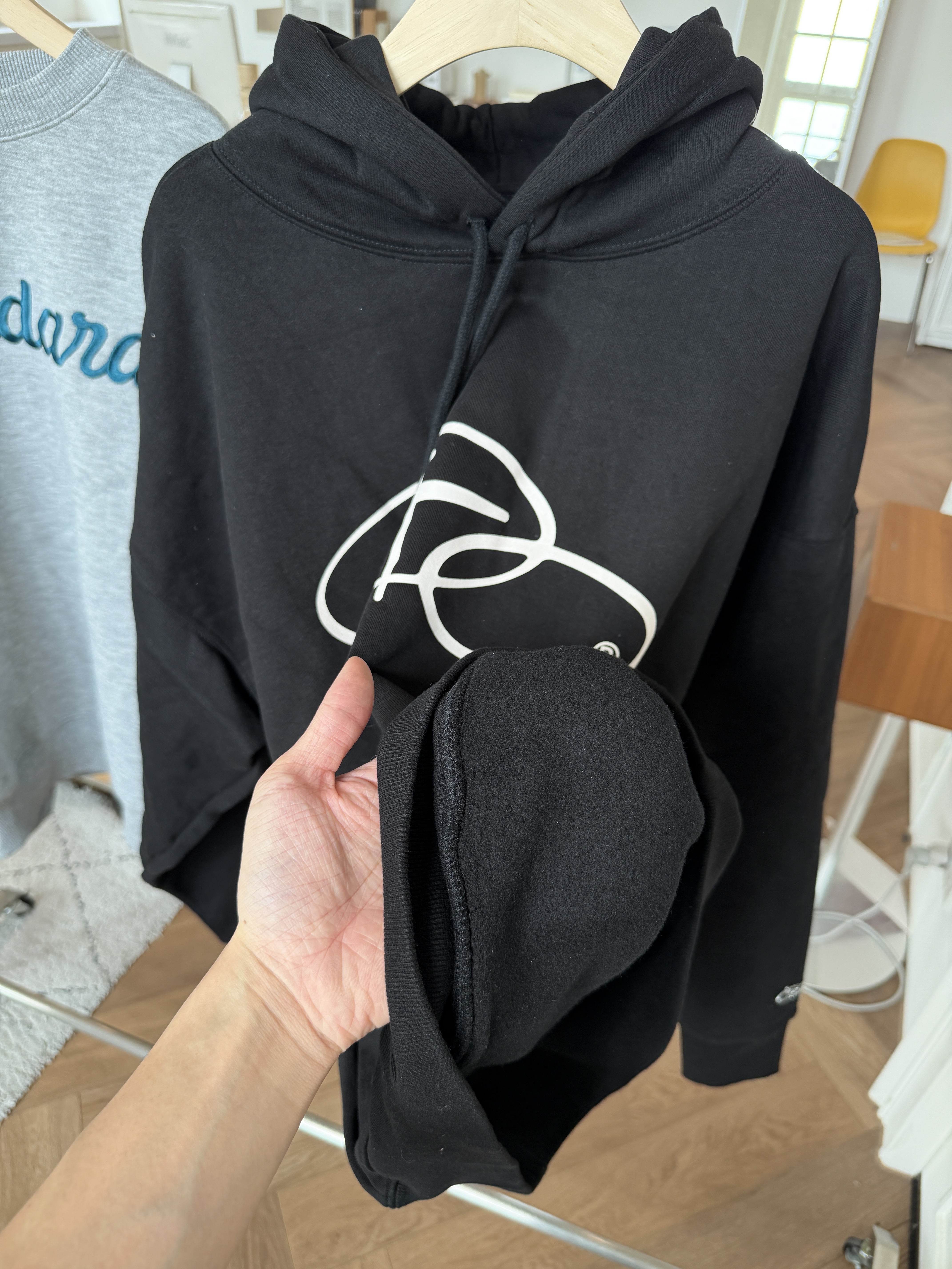 二手衣／韓國潮牌 ROMANTIC CROWN 經典LOGO大學T 黑色 9成新