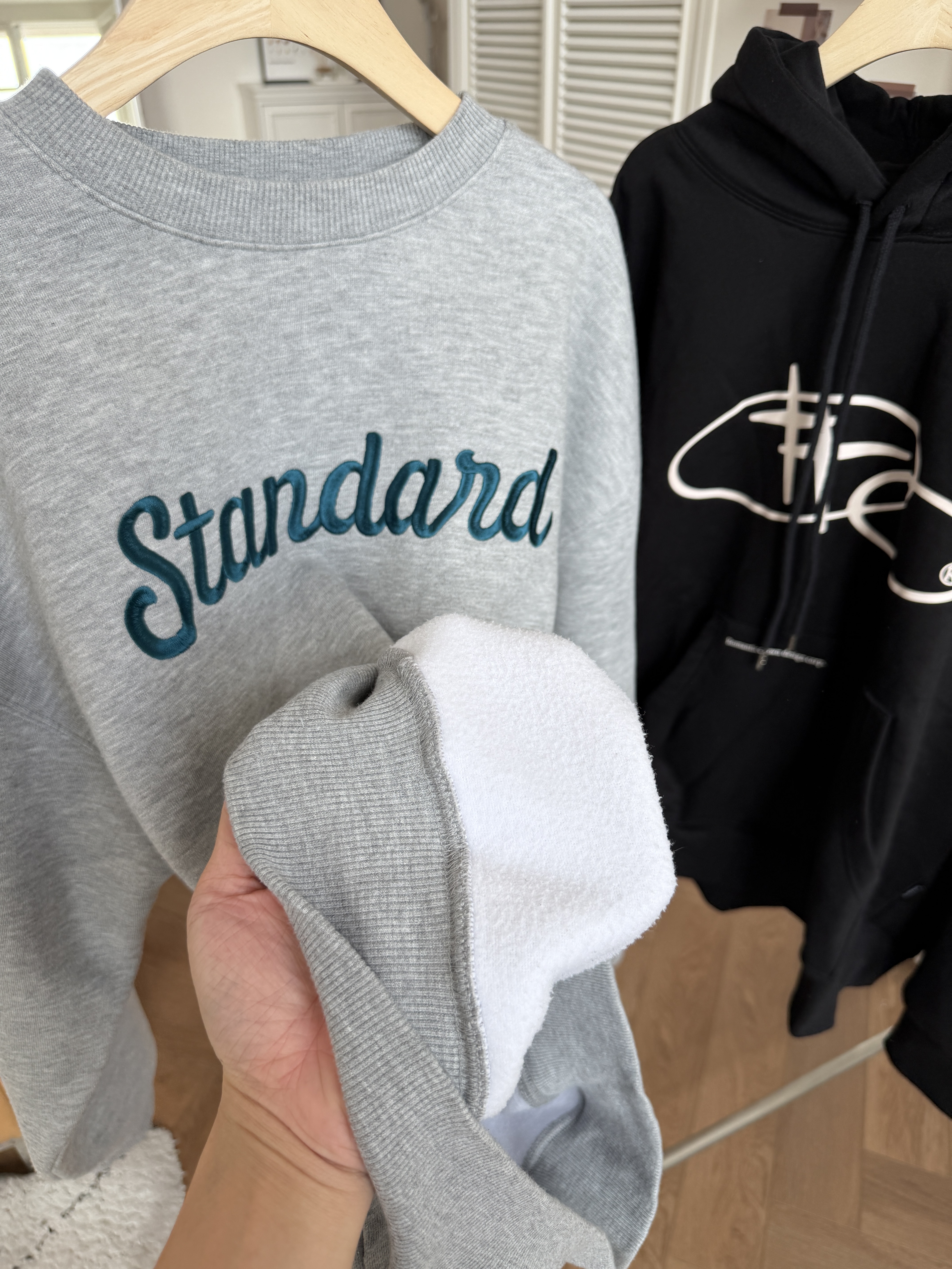 二手衣 / 東大門 質感LOGO大學T 灰色 9.8成新