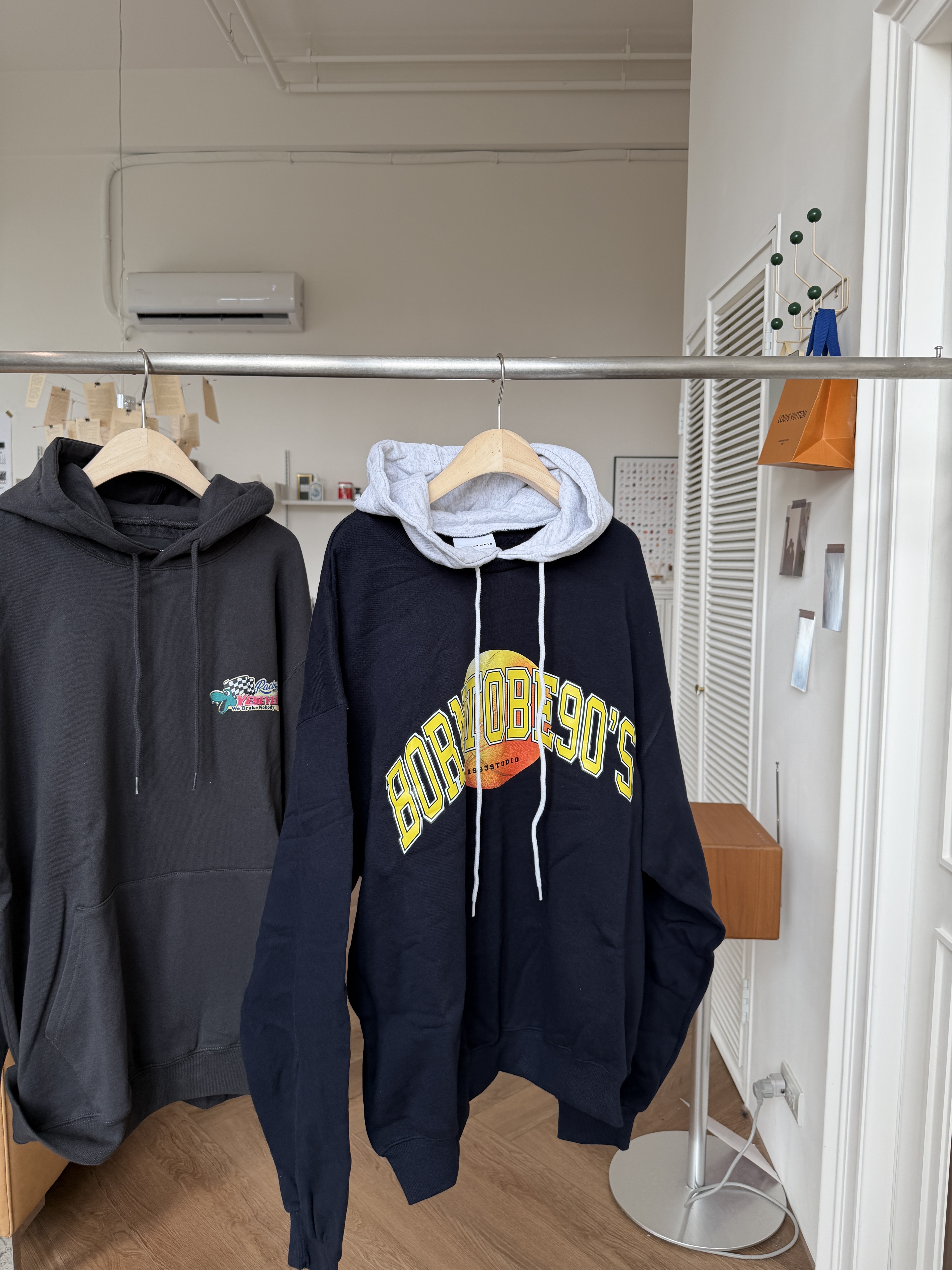 二手衣／韓國潮牌 1993 LOGO撞色連帽上衣 全新