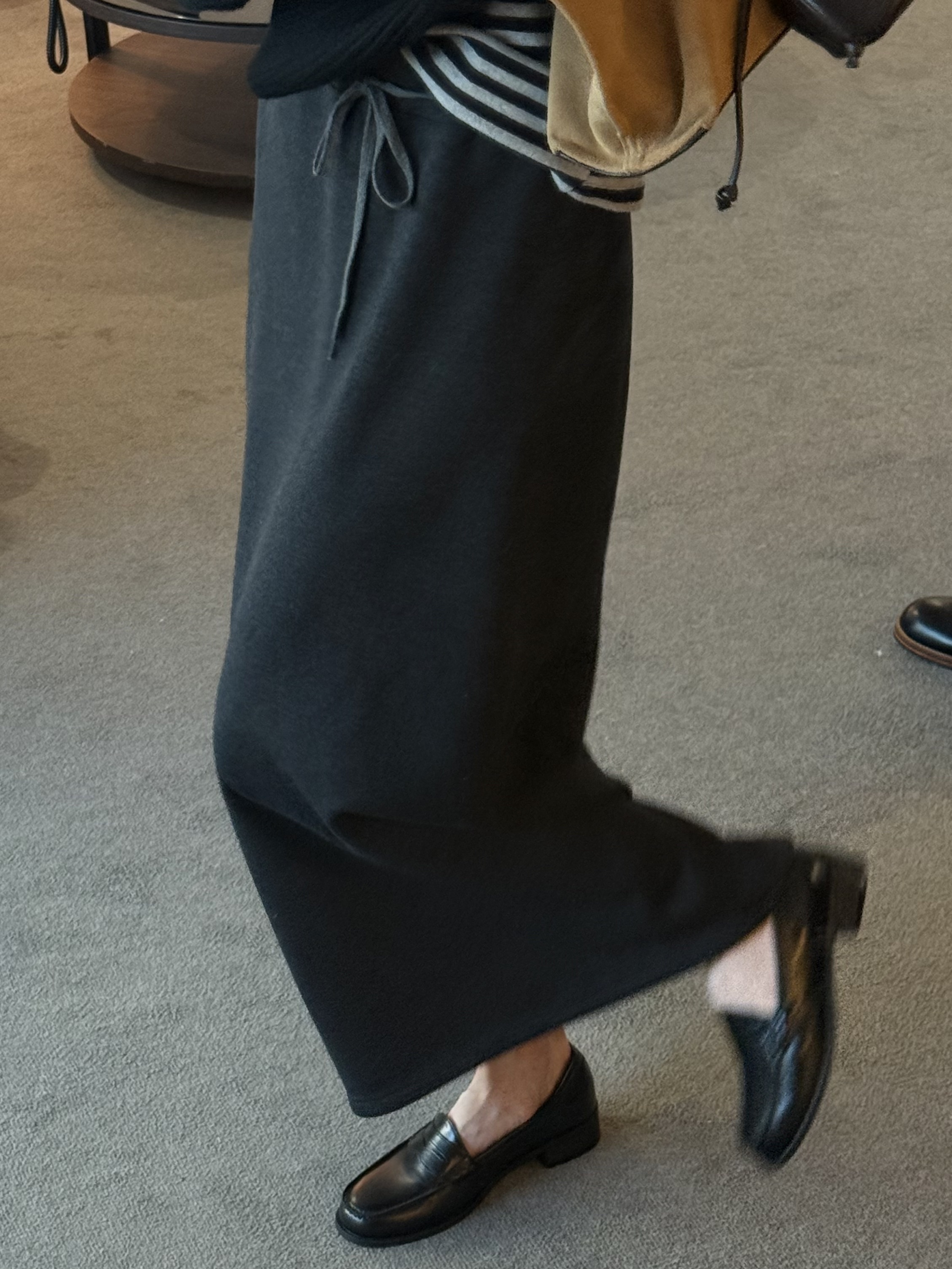 雙腳軟乎乎法蘭絨面A字長裙/2色均碼/墨