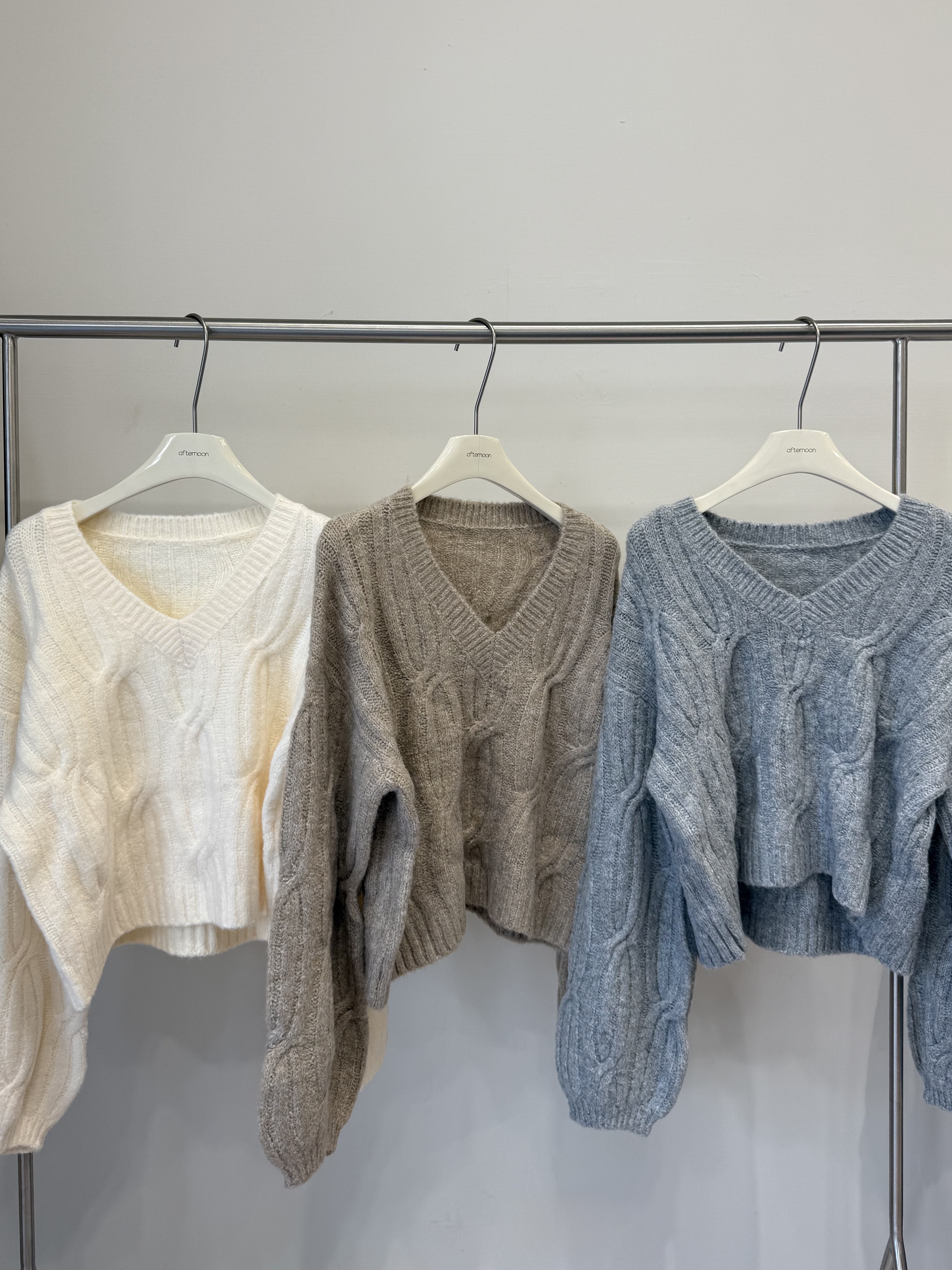 991 軟糯麻花針織V領毛衣