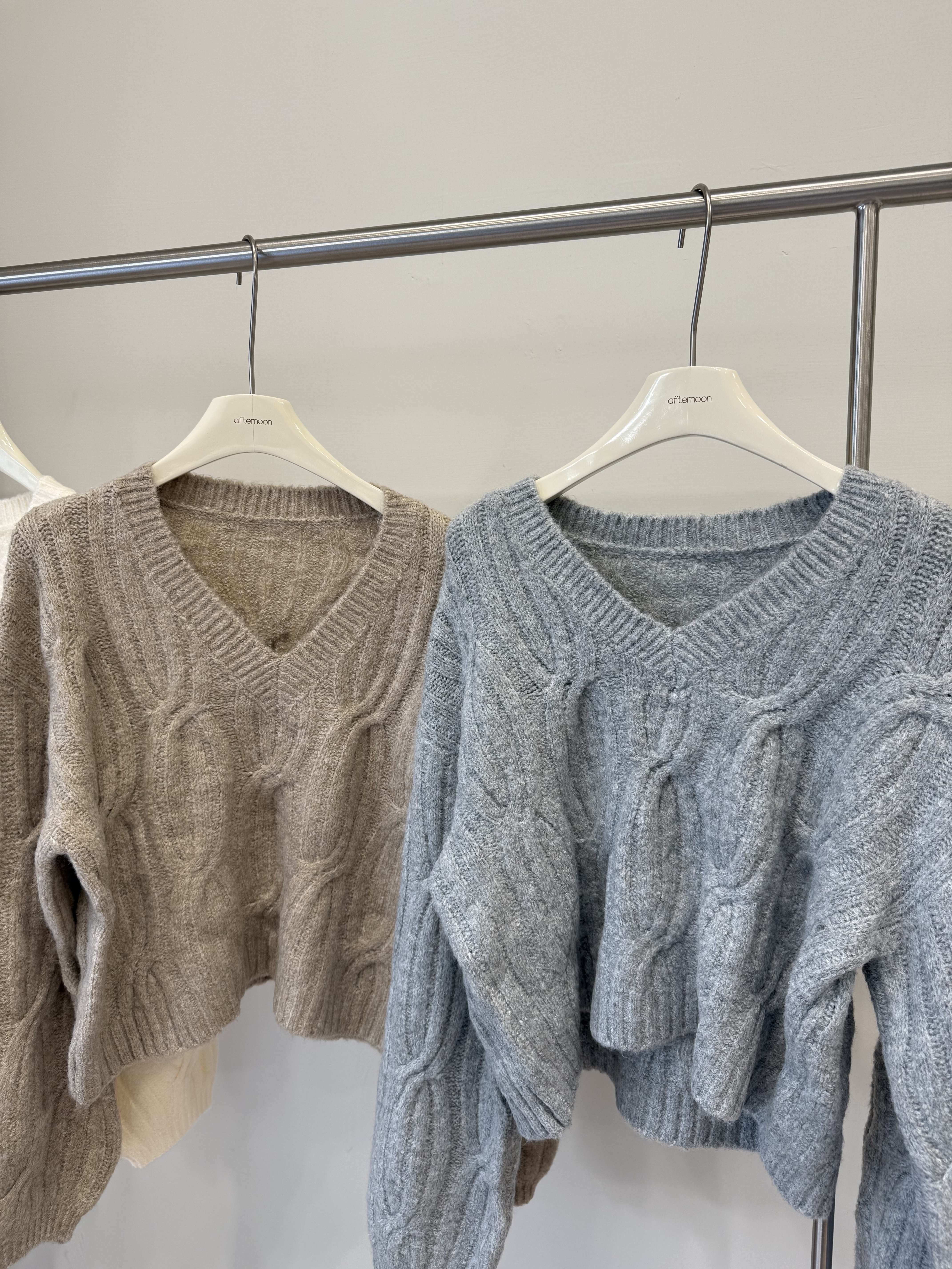 991 軟糯麻花針織V領毛衣