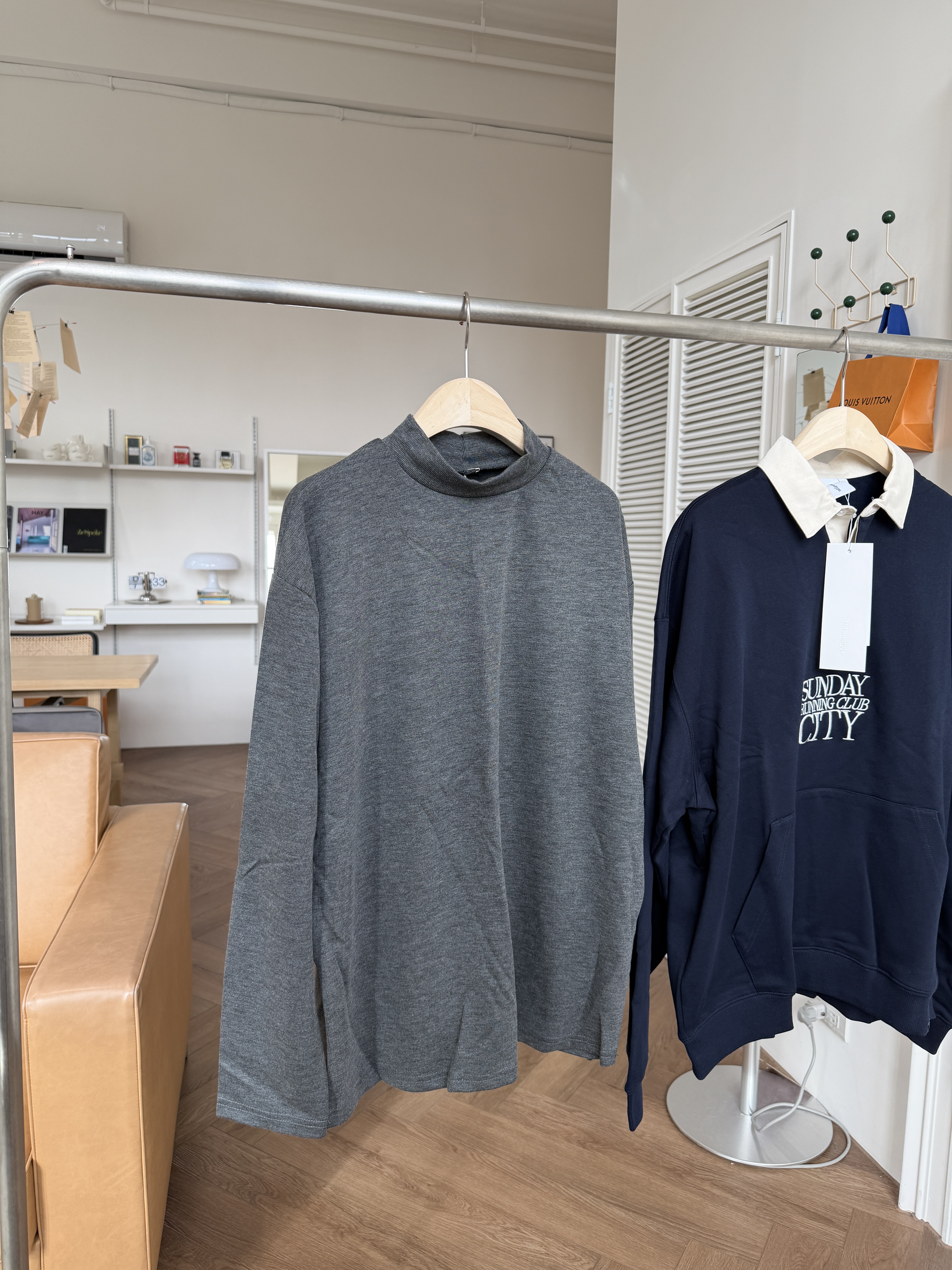 二手衣／東大門 微高領內搭上衣 墨灰色