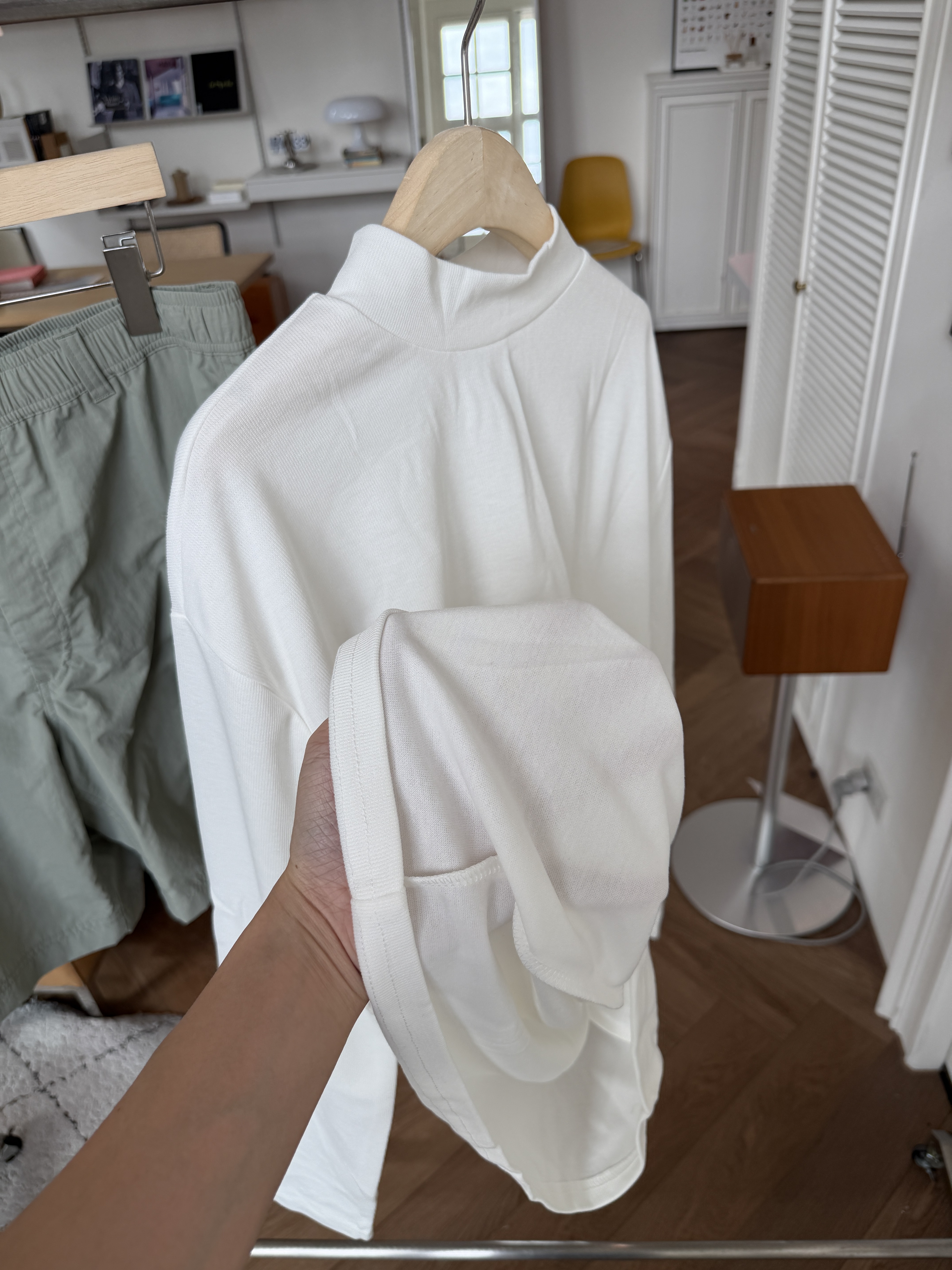 二手衣／韓國品牌 微高領內搭上衣 9.8成新