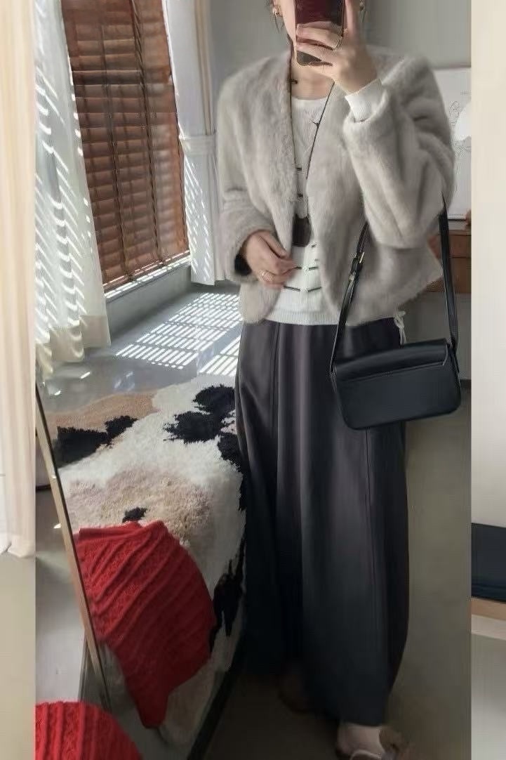 872 俐落優雅水貂毛外套