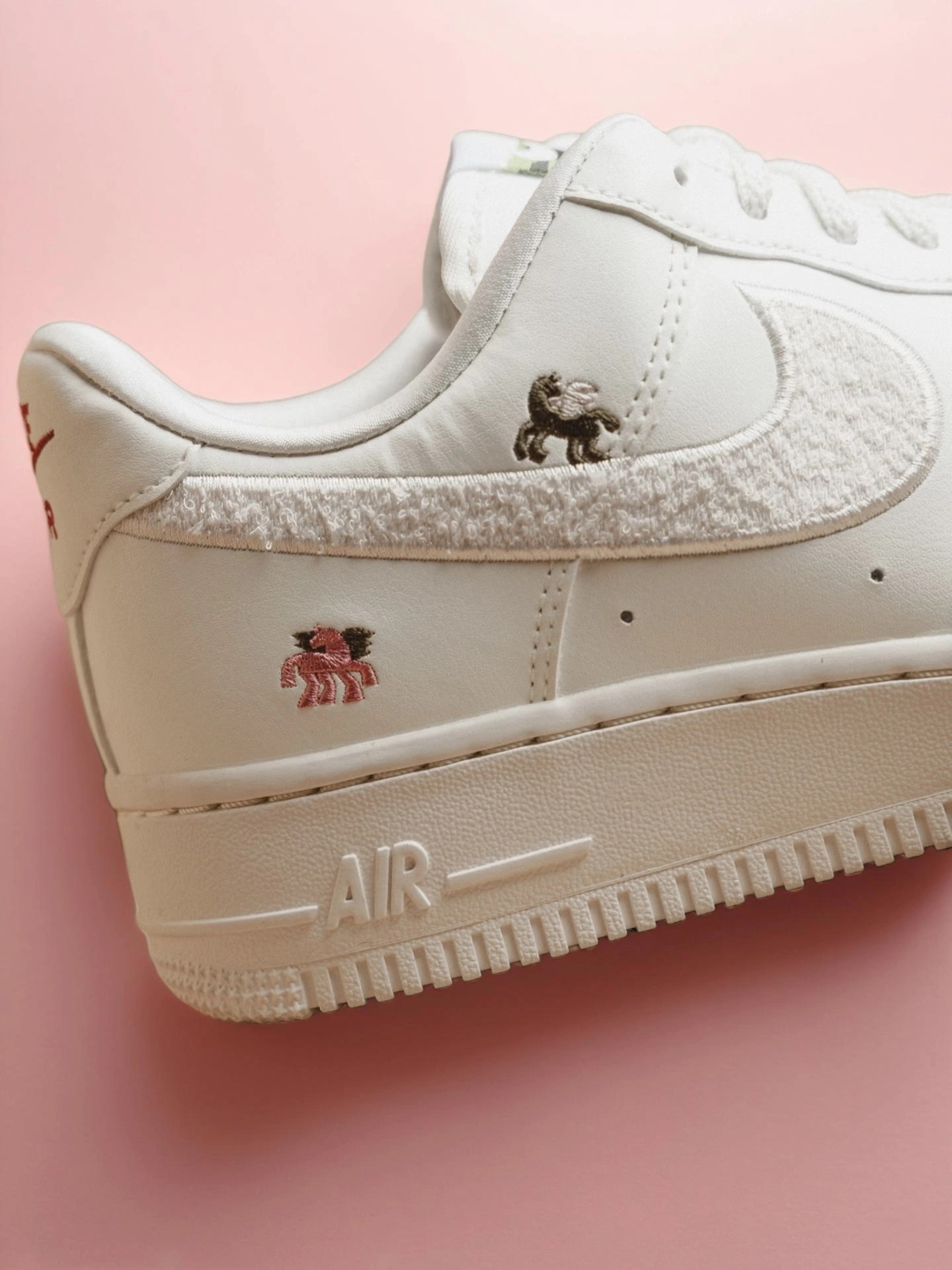 代購-Nike Air Force 1 '07 馬年限定 新年款脫繮系列 板鞋 女款 白色