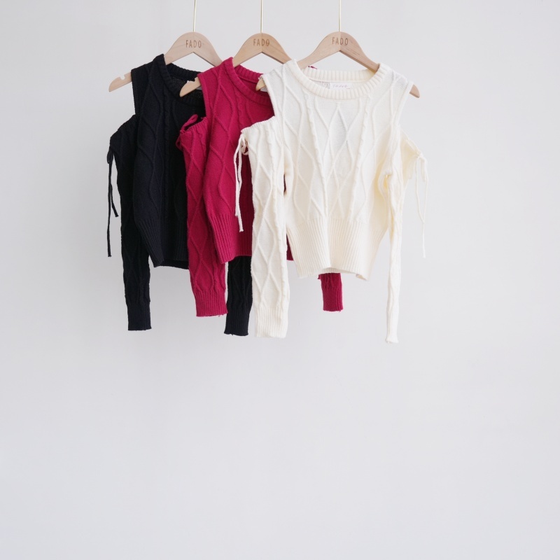 法朵Fado shop｜美式 𝓢𝓟𝓘𝓒𝓨 ۶ৎ 露肩綁帶短版針織上衣 0114014 三色