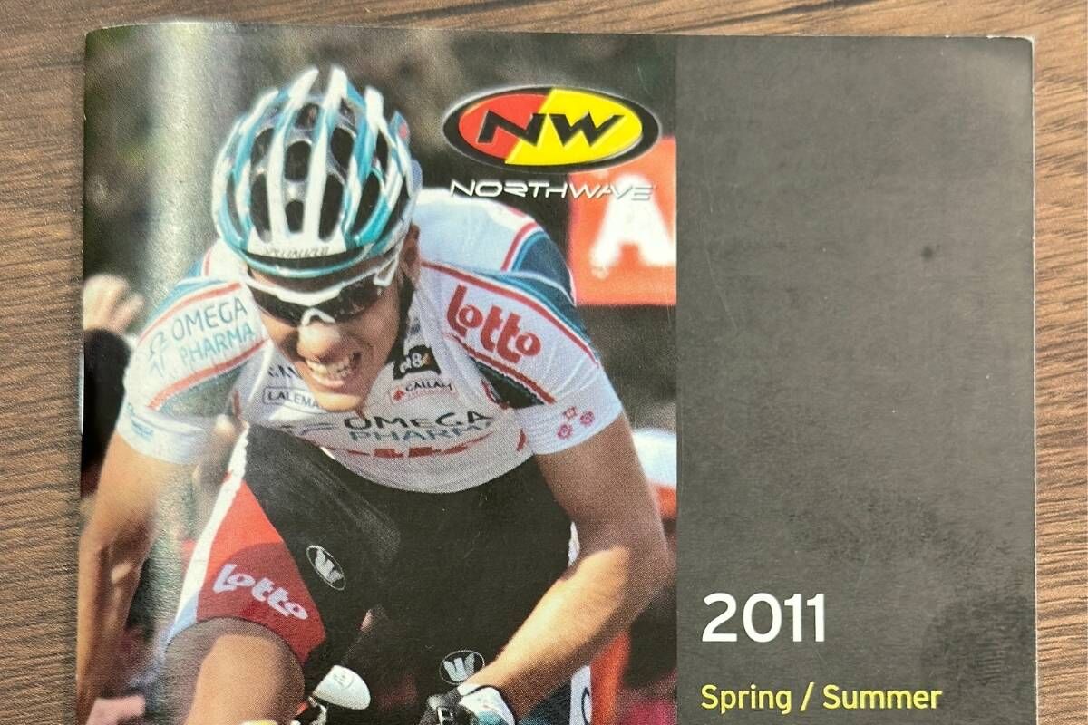 2011 Northwave 春夏型錄封面，Philippe Gilbert 在比賽中衝刺的畫面