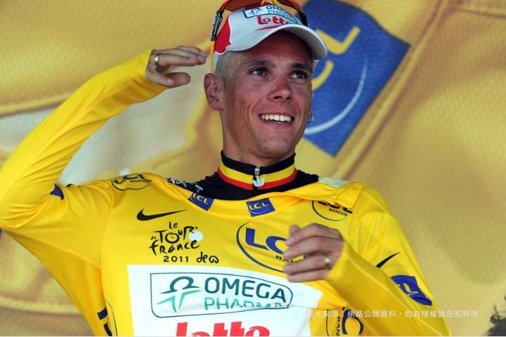 2011 環法自行車賽，Philippe Gilbert 短暫穿上黃衫的頒獎台特寫