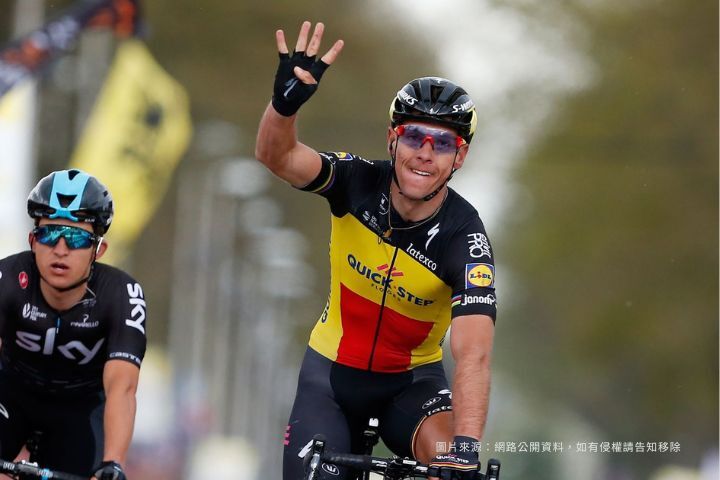 Philippe Gilbert 曾四度奪下 Amstel Gold Race 冠軍（2010、2011、2014、2017）。 他在 2017 年奪下第四冠時，對鏡頭舉起四指，成為這項經典賽最具代表性的畫面之一。