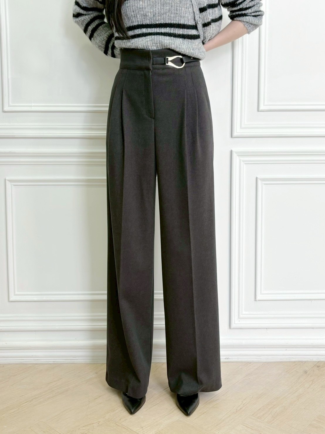 側大釦環磨毛直筒褲