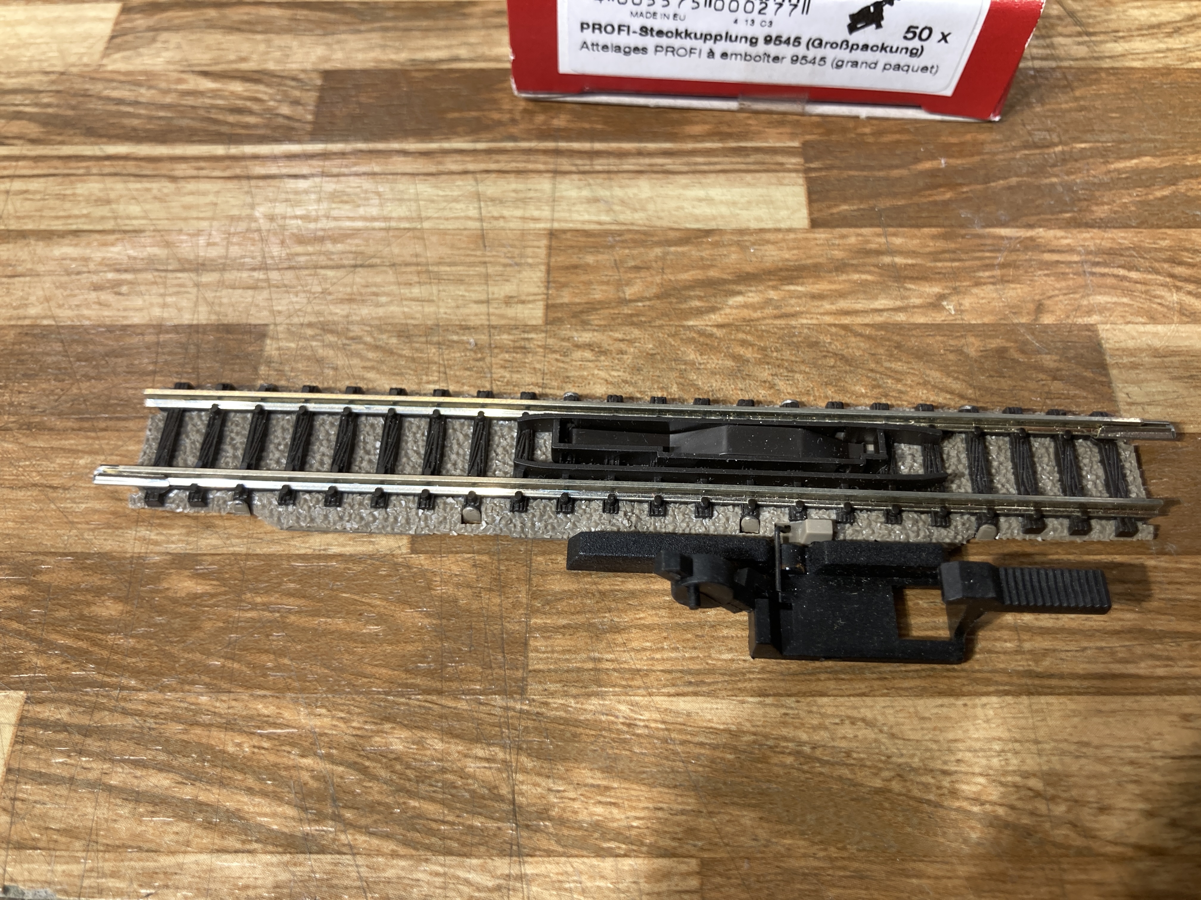 Fleischmann 9114 Manual uncoupler track, length 111 mm.