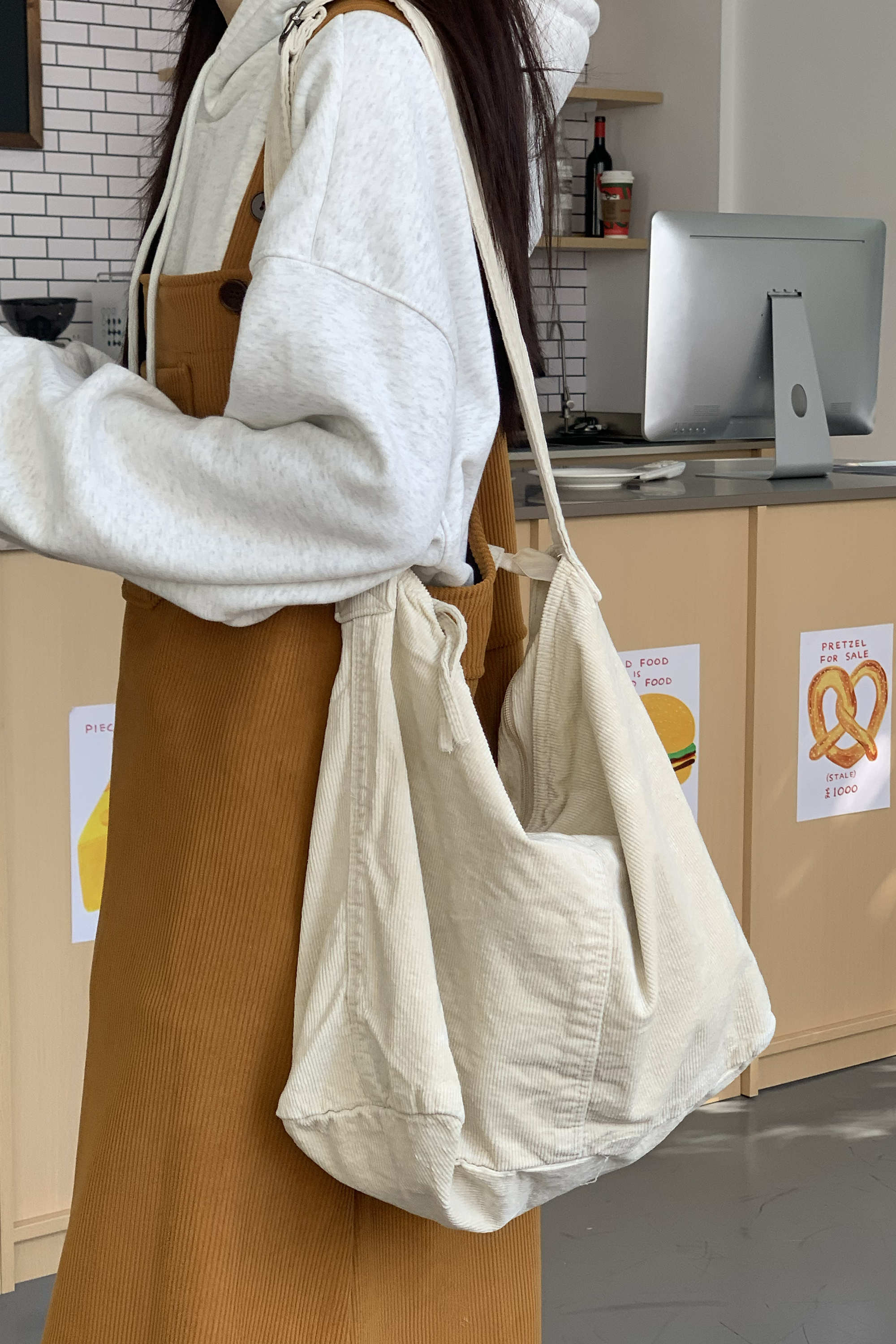 燈芯絨大容量肩背包 4色