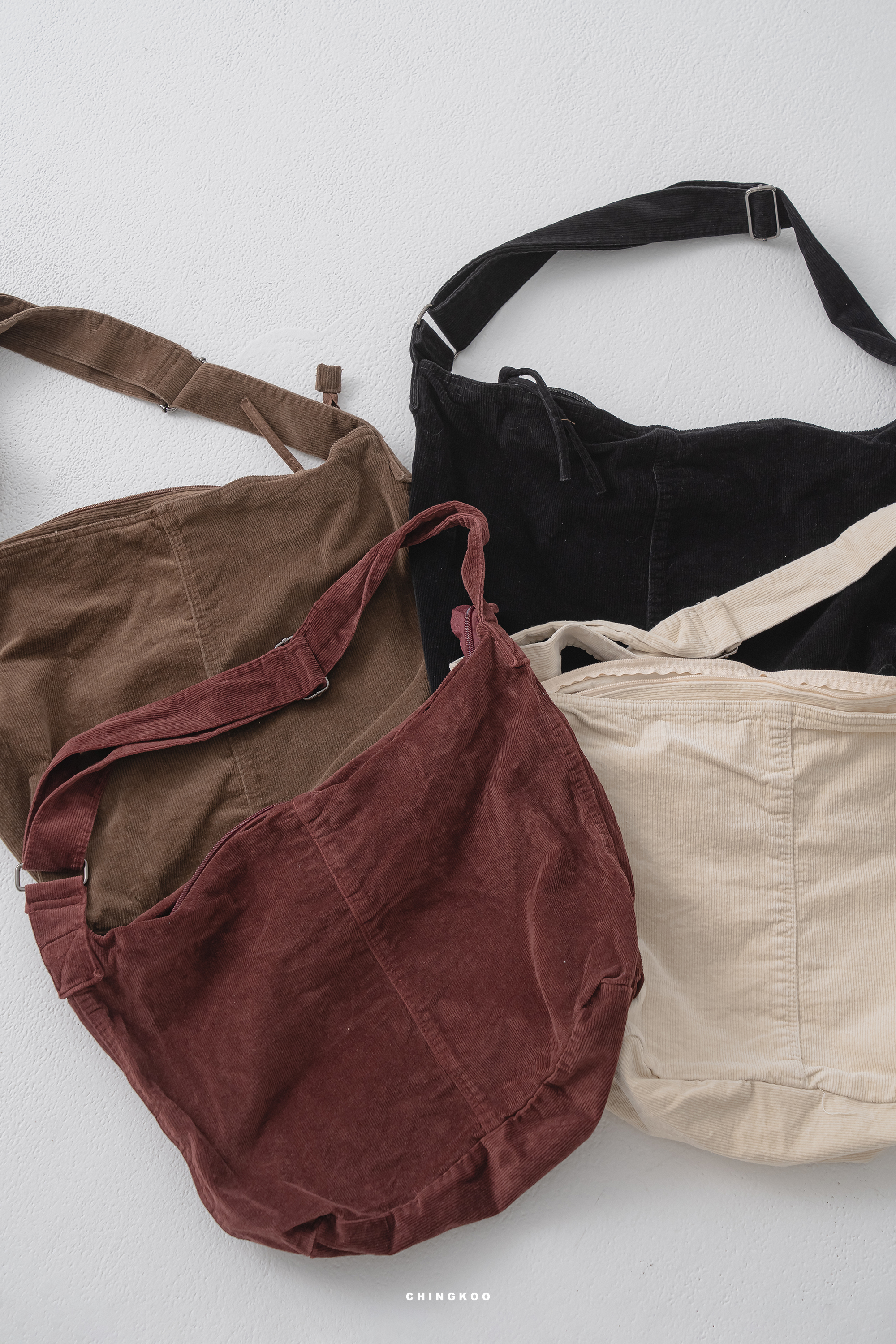 燈芯絨大容量肩背包 4色