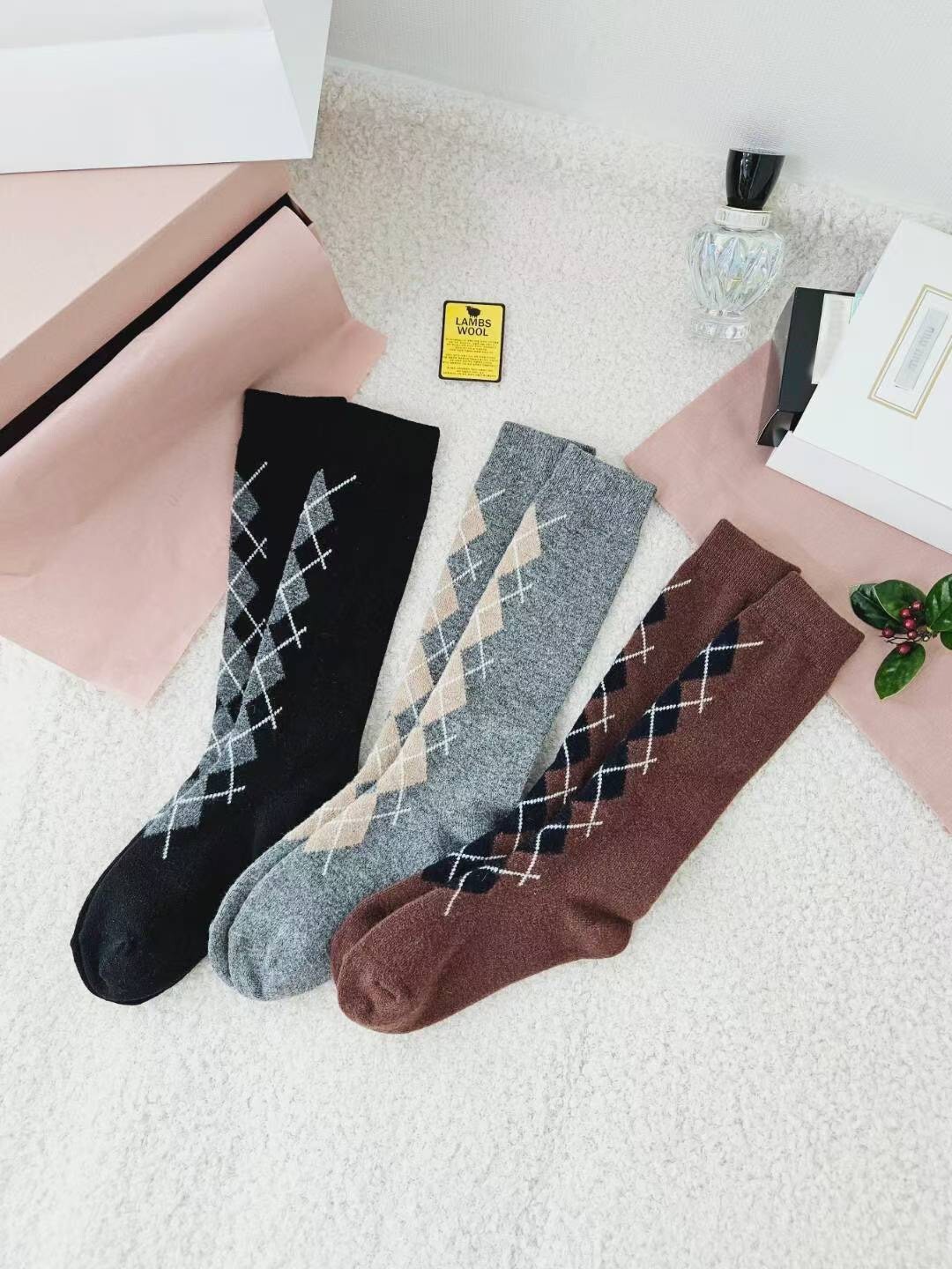 Aileen學院風菱格紋羊毛長筒襪