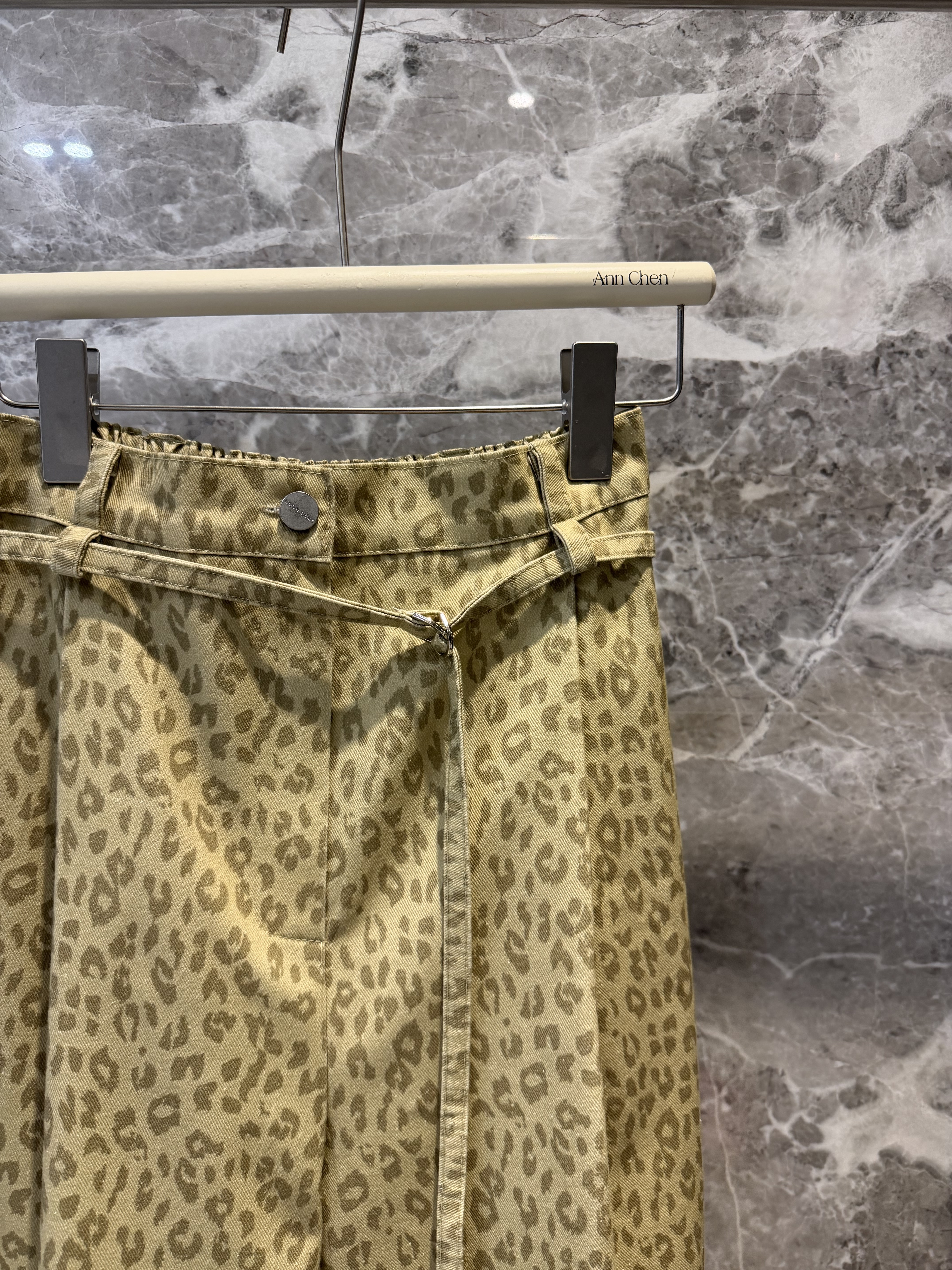 【現貨】B02 誰穿誰瘦米色豹紋褲（超推！）