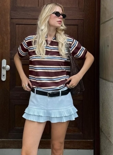 條紋polo衫+ 低腰百褶褲裙