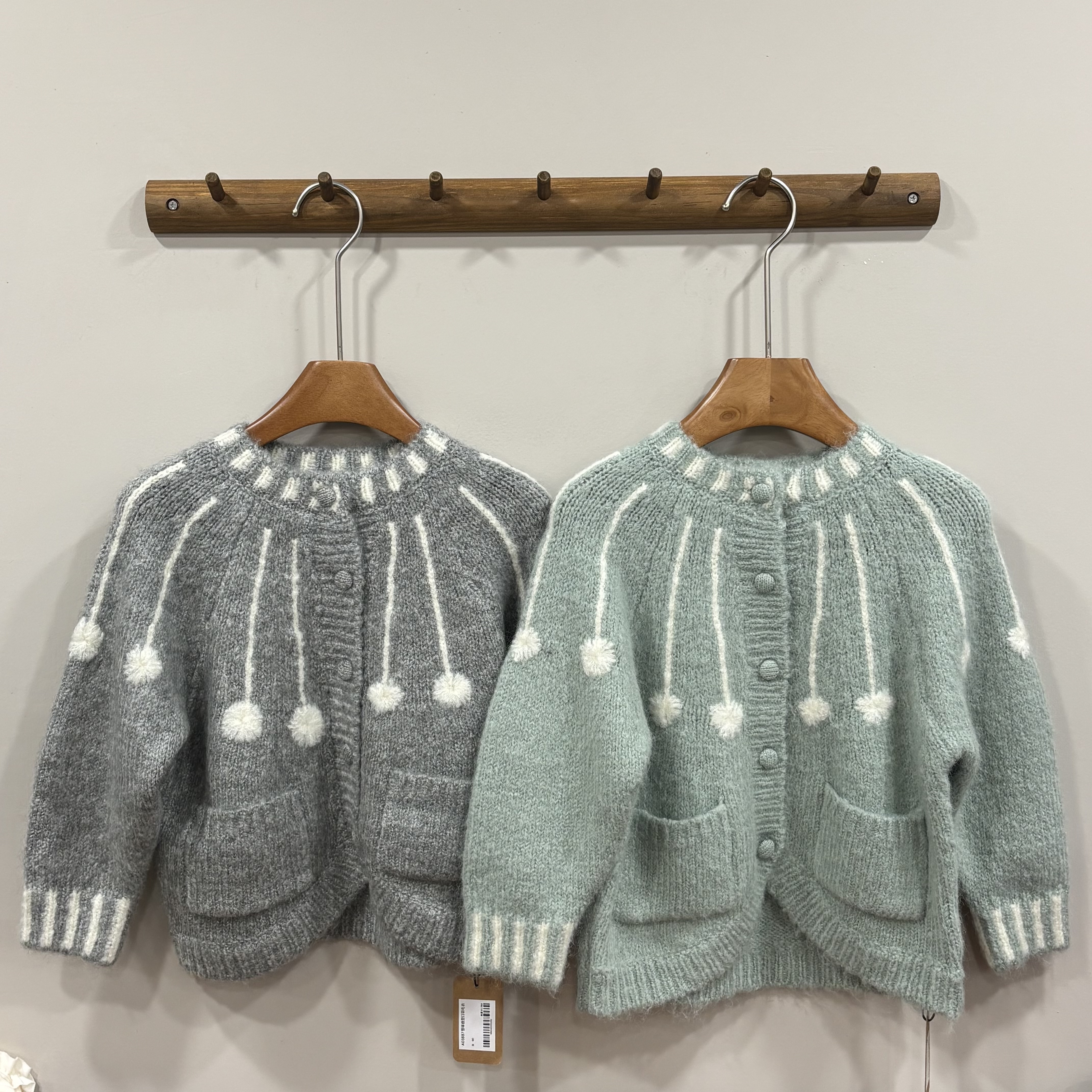 A03887雪球造型口袋針織外套