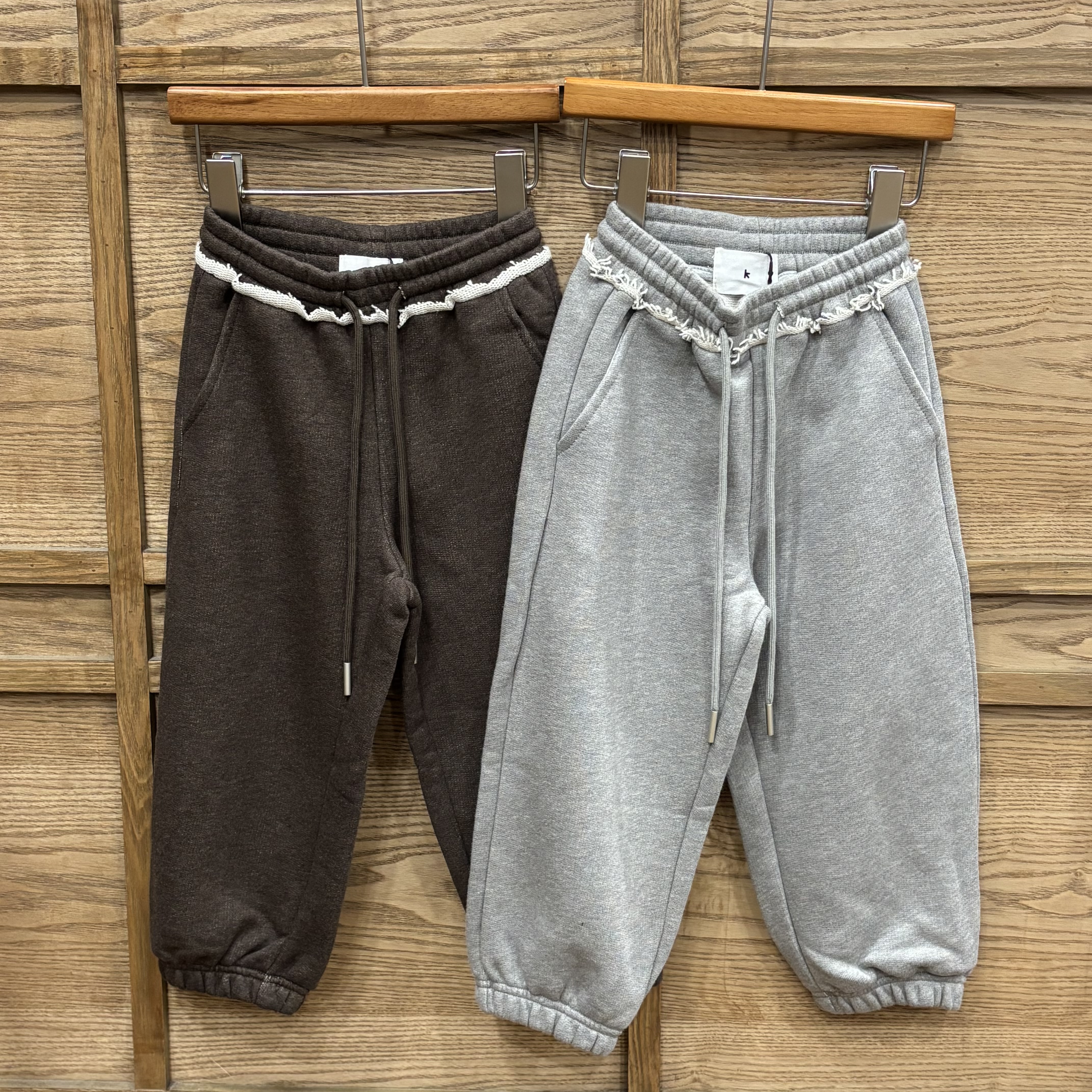 A03833毛邊造型縮口棉褲