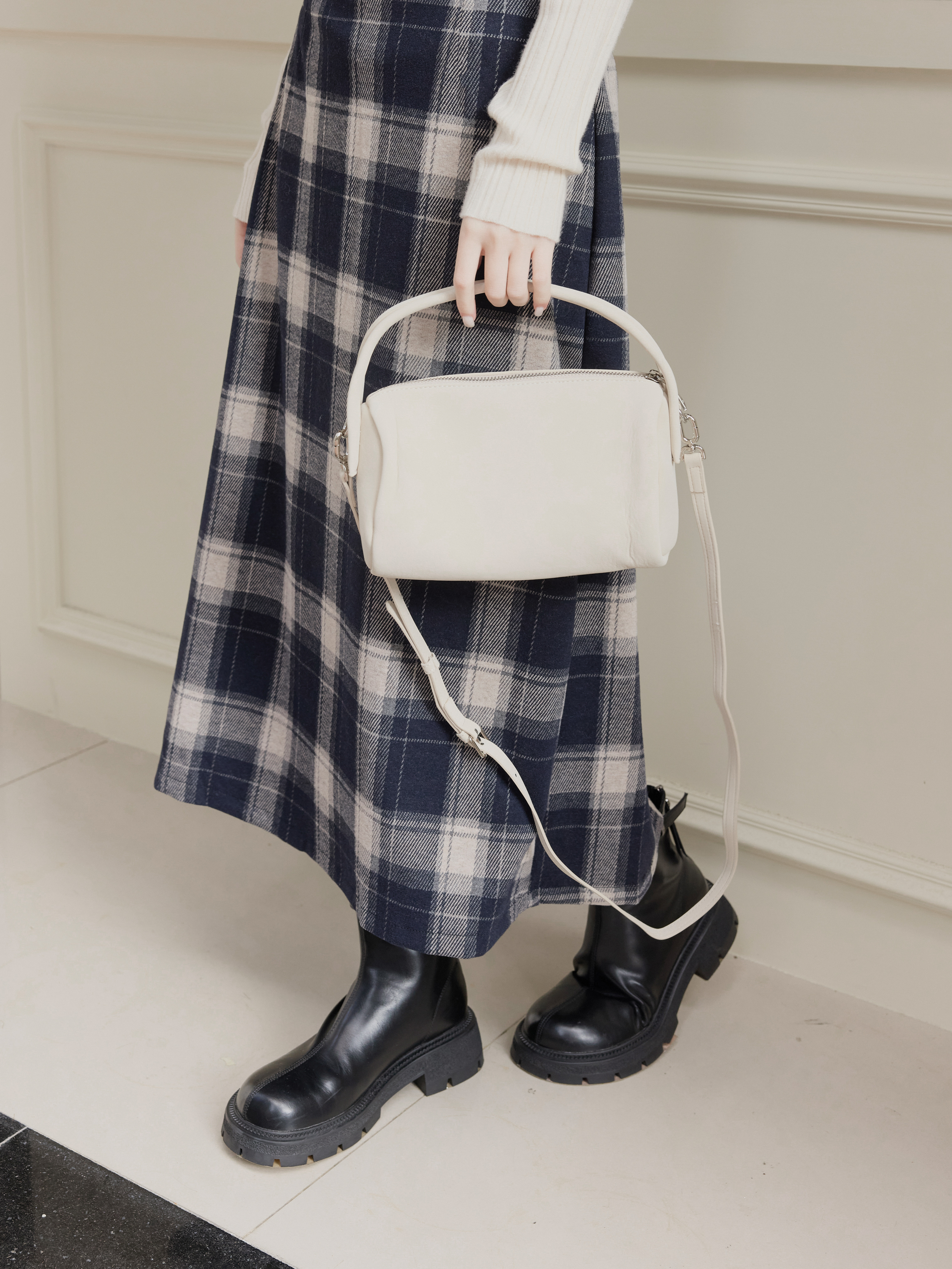 極簡柔霧圓筒包-附揹帶