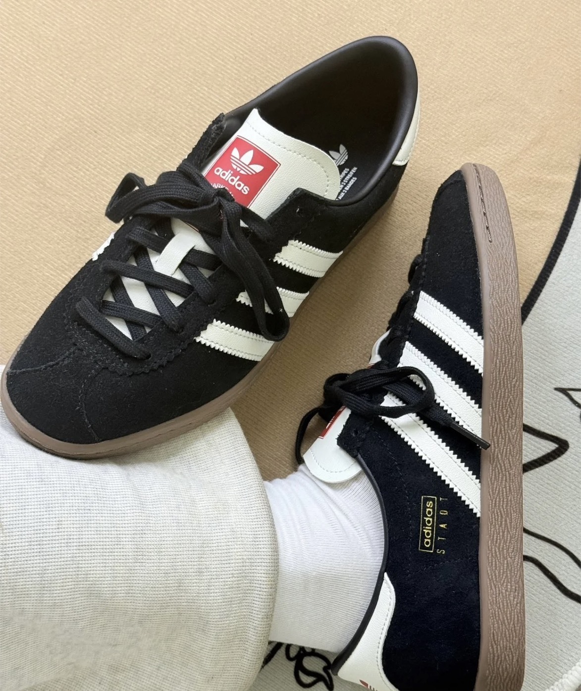 【12/26 - 12/28 週末優惠】ADIDAS ORIGINALS STADT 黑奶油 黑色 麂皮 女鞋 JR6344