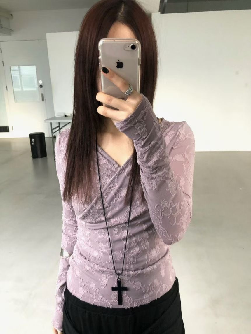 交錯蕾絲紋上衣