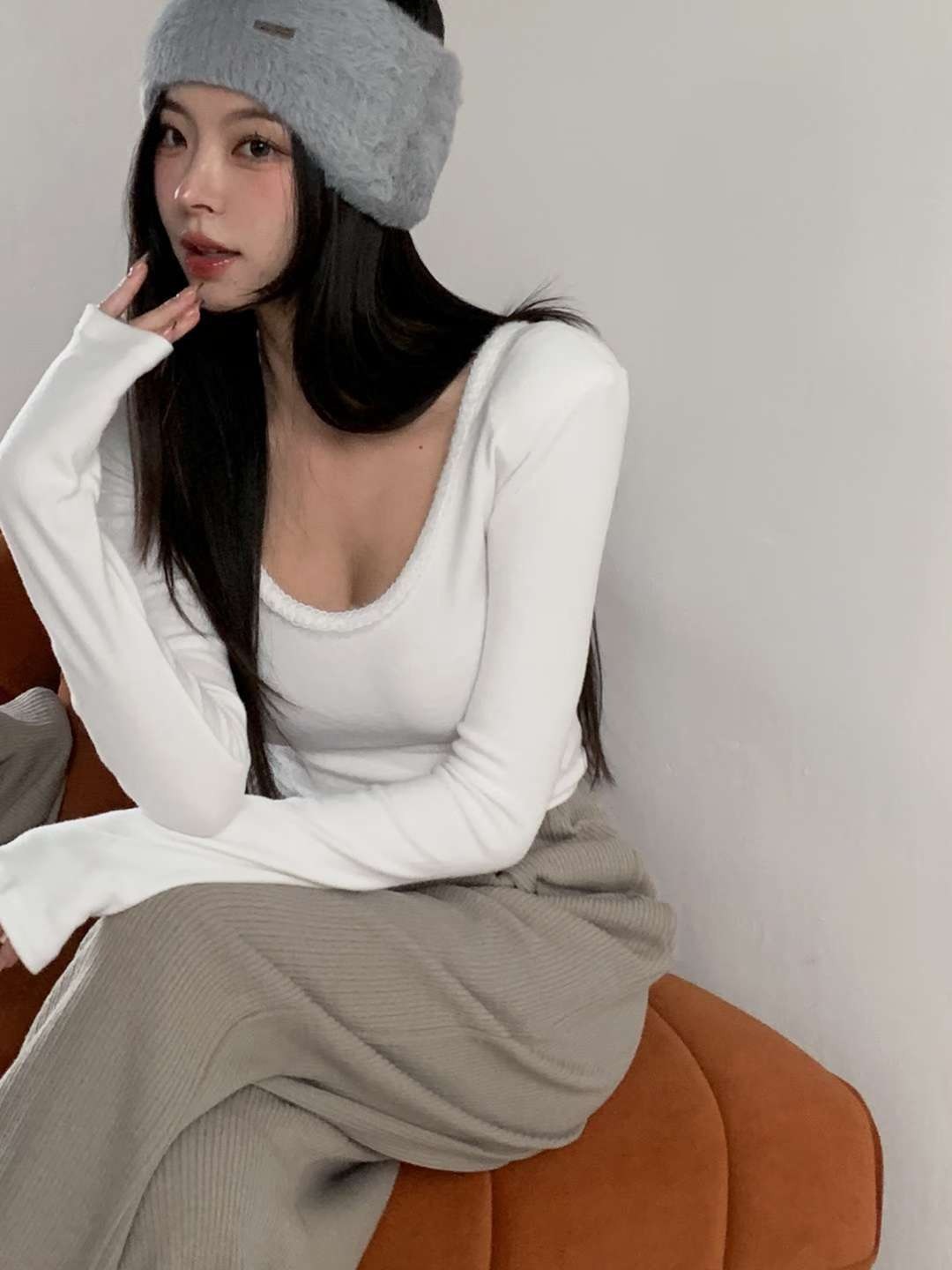 縫線邊低胸合身T