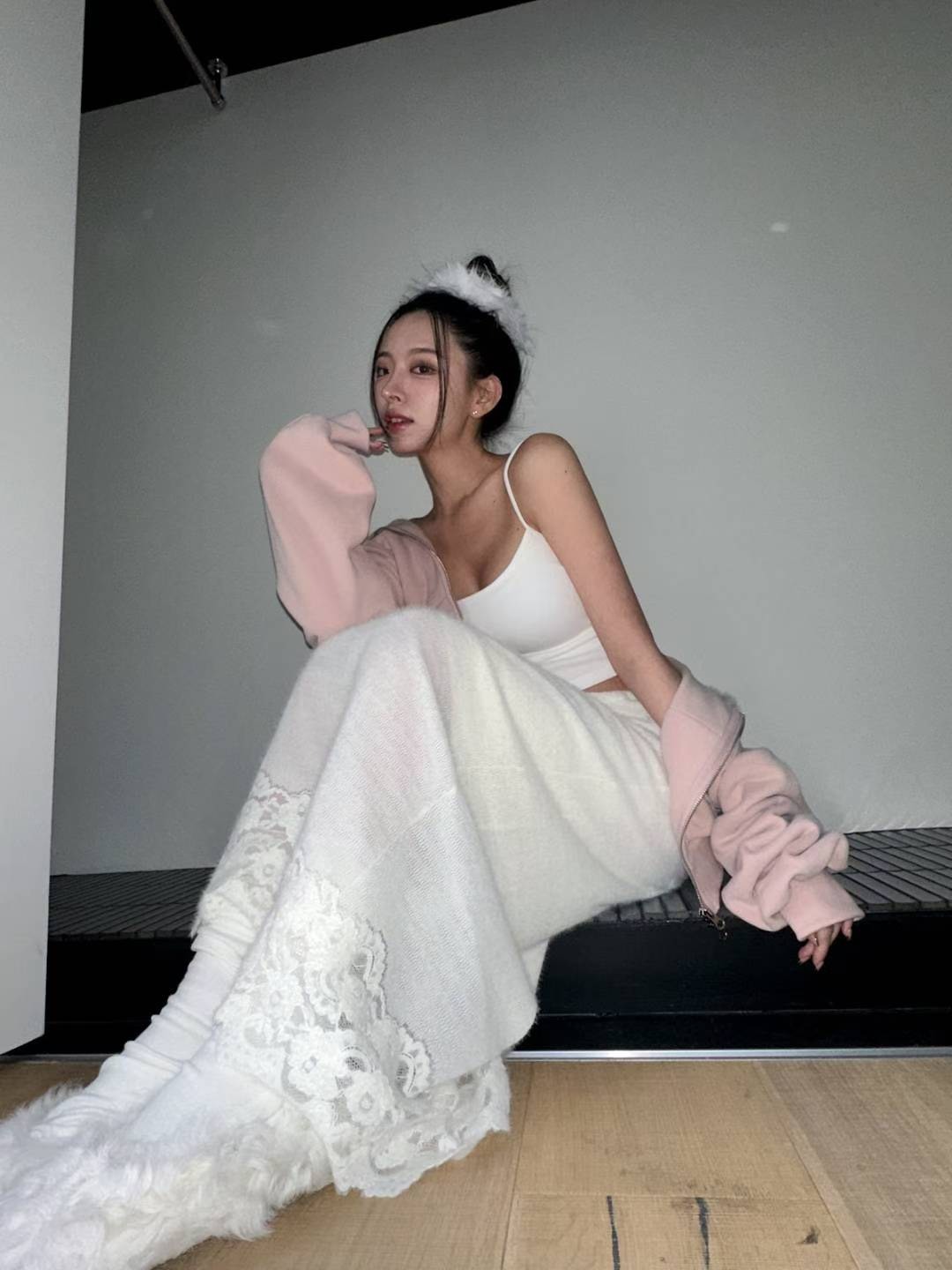 蕾絲下襬毛料長裙