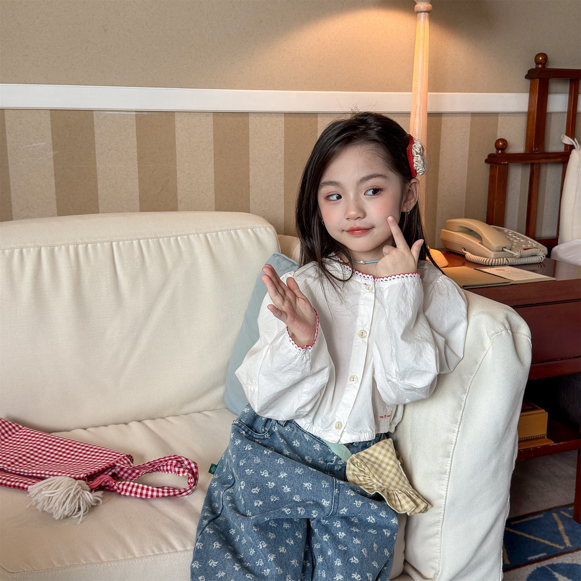 波點花邊泡泡袖上衣