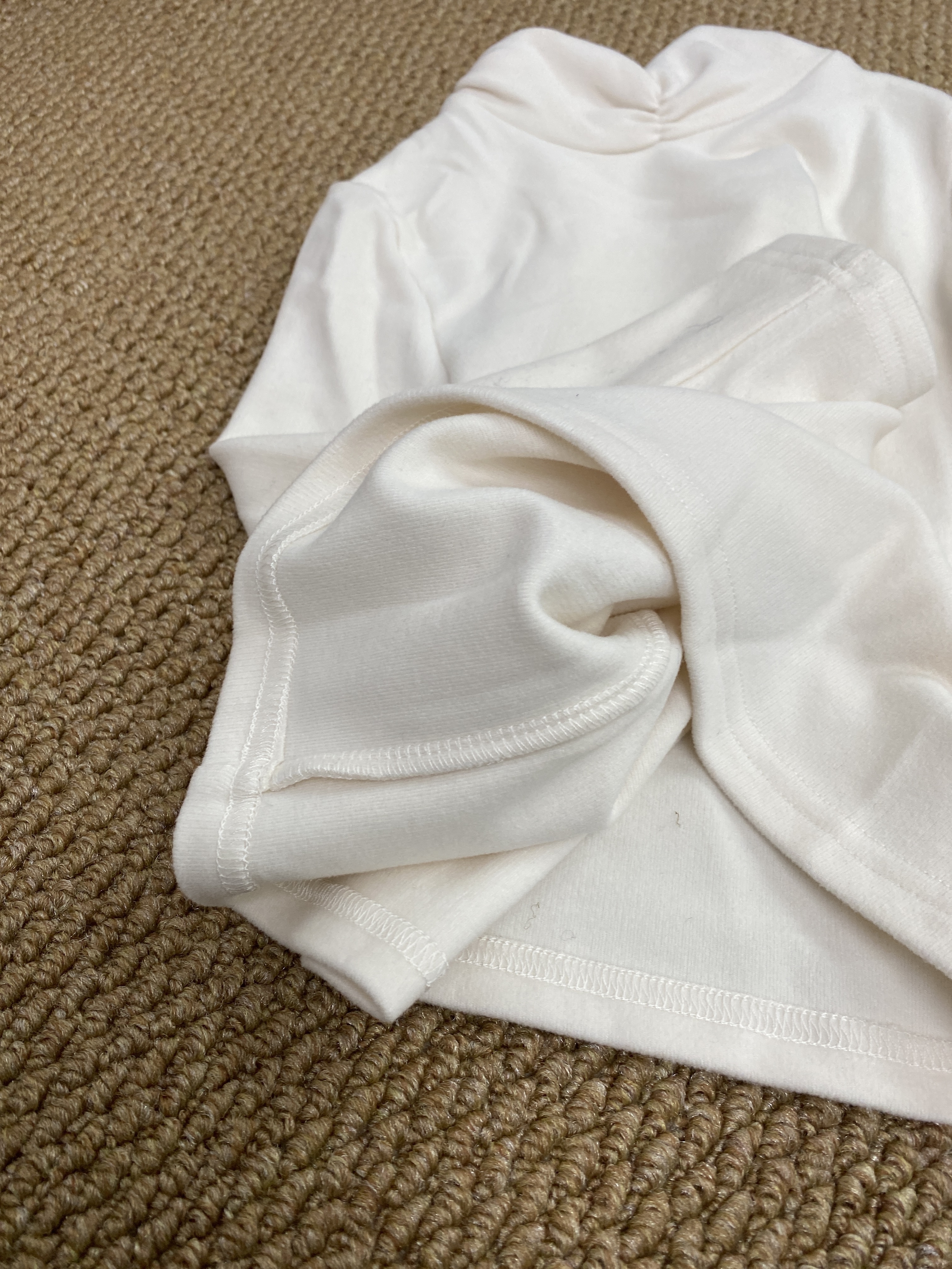 A03972貓咪刺繡皺摺打底