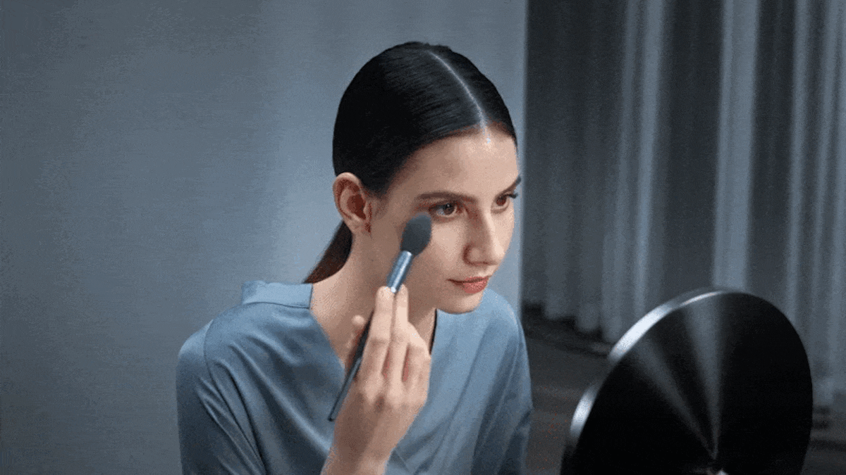 Honeywell AI 化妝鏡，AI智慧增亮，模擬自然光線柔和不刺眼，自然補光，滿足不同化妝場景光源。探索淨水器與精選家電，立即到創家iNNOHOME選購