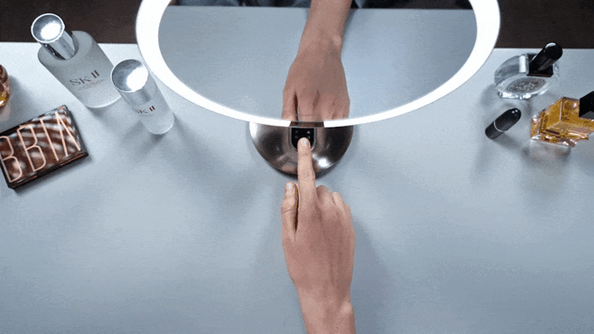 Honeywell AI 化妝鏡，AI智慧增亮，模擬自然光線柔和不刺眼，自然補光，滿足不同化妝場景光源。探索淨水器與精選家電，立即到創家iNNOHOME選購