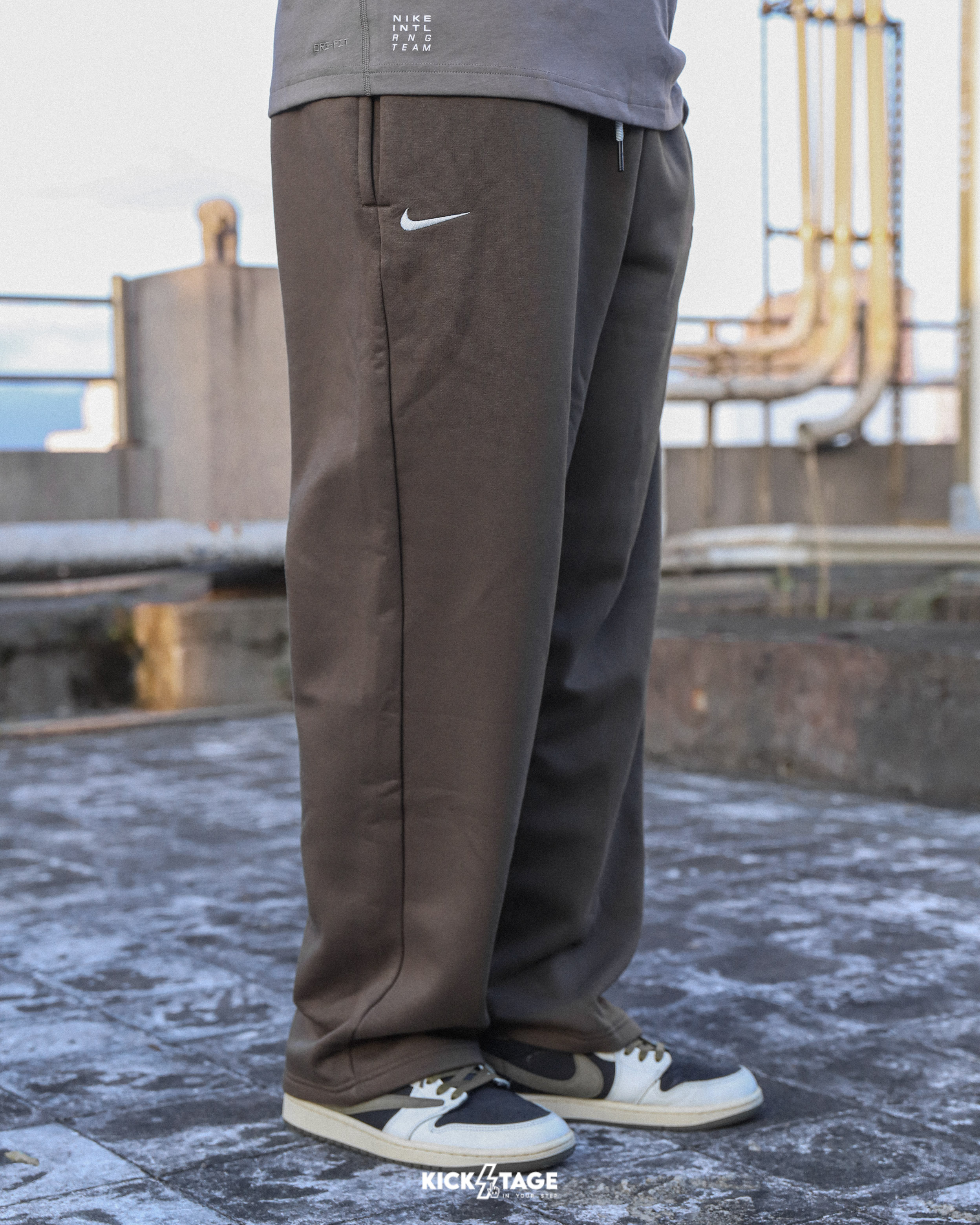 男款 NIKE THERMA-FIT PANTS 咖綠色 馬年 新年 印花 縮口 刷毛 抽繩 長褲【IQ3820-212】NKTF CNY
