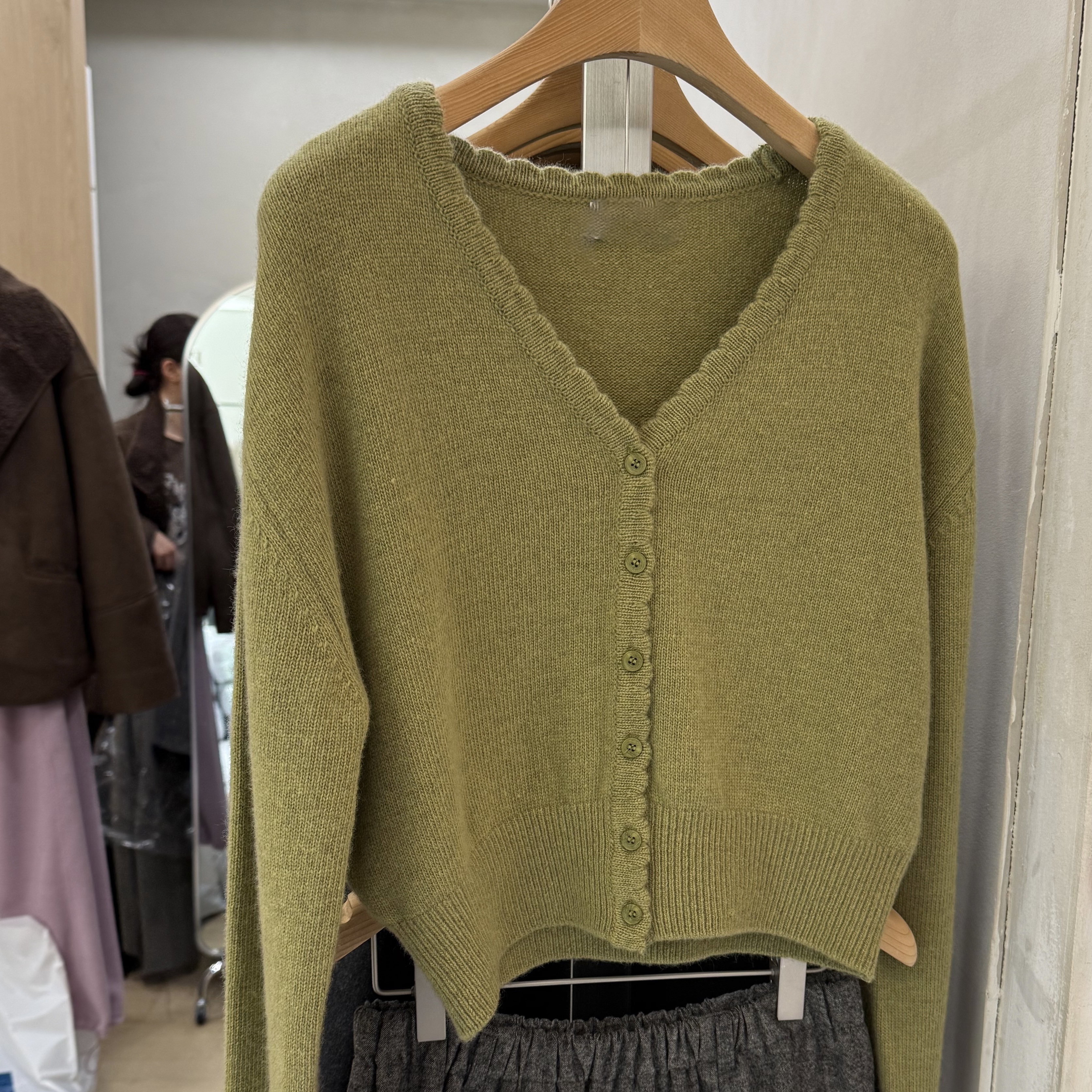 D09高級毛料V領短版針織外(綠)