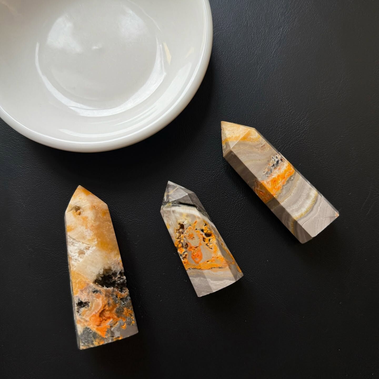 [原石] 大黃蜂碧玉 水晶柱