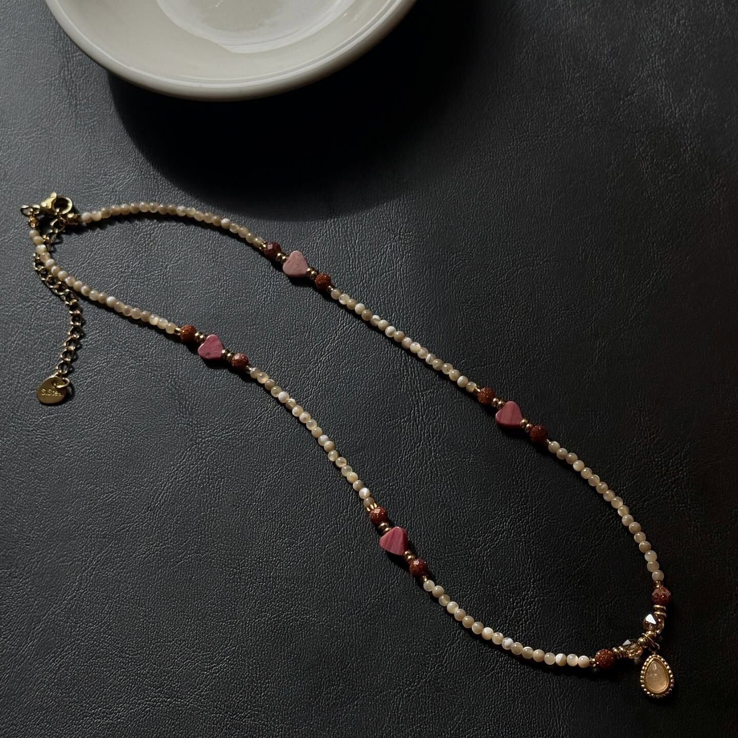 [原石] 薔薇輝石+白母貝 串珠項鍊