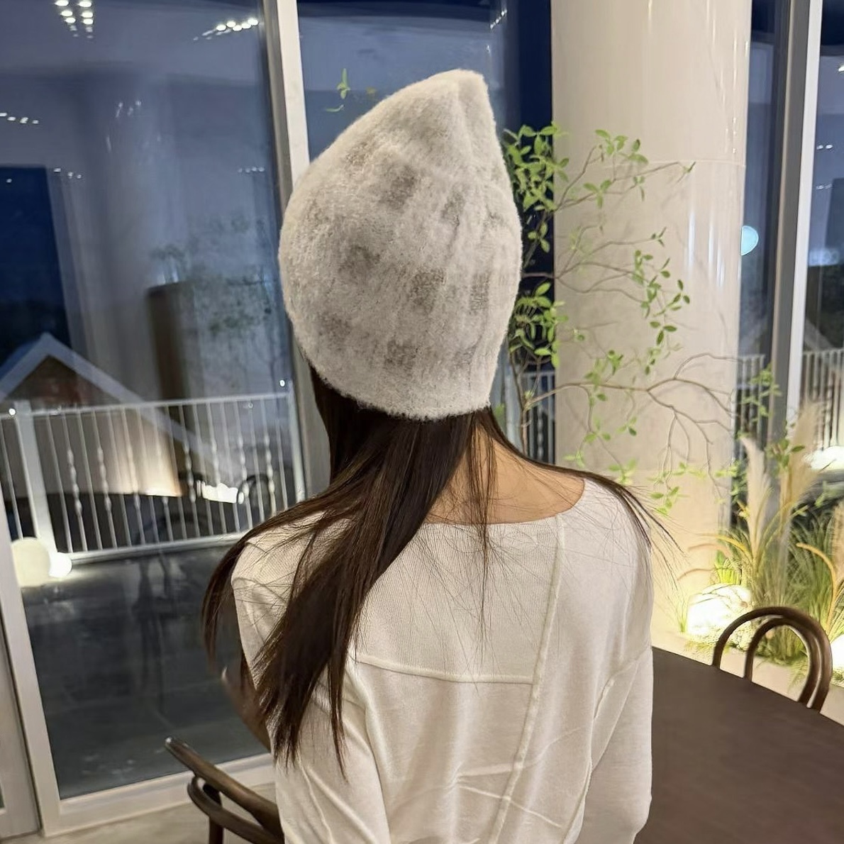 D38個性時髦方格毛帽(白/黑，無折扣)