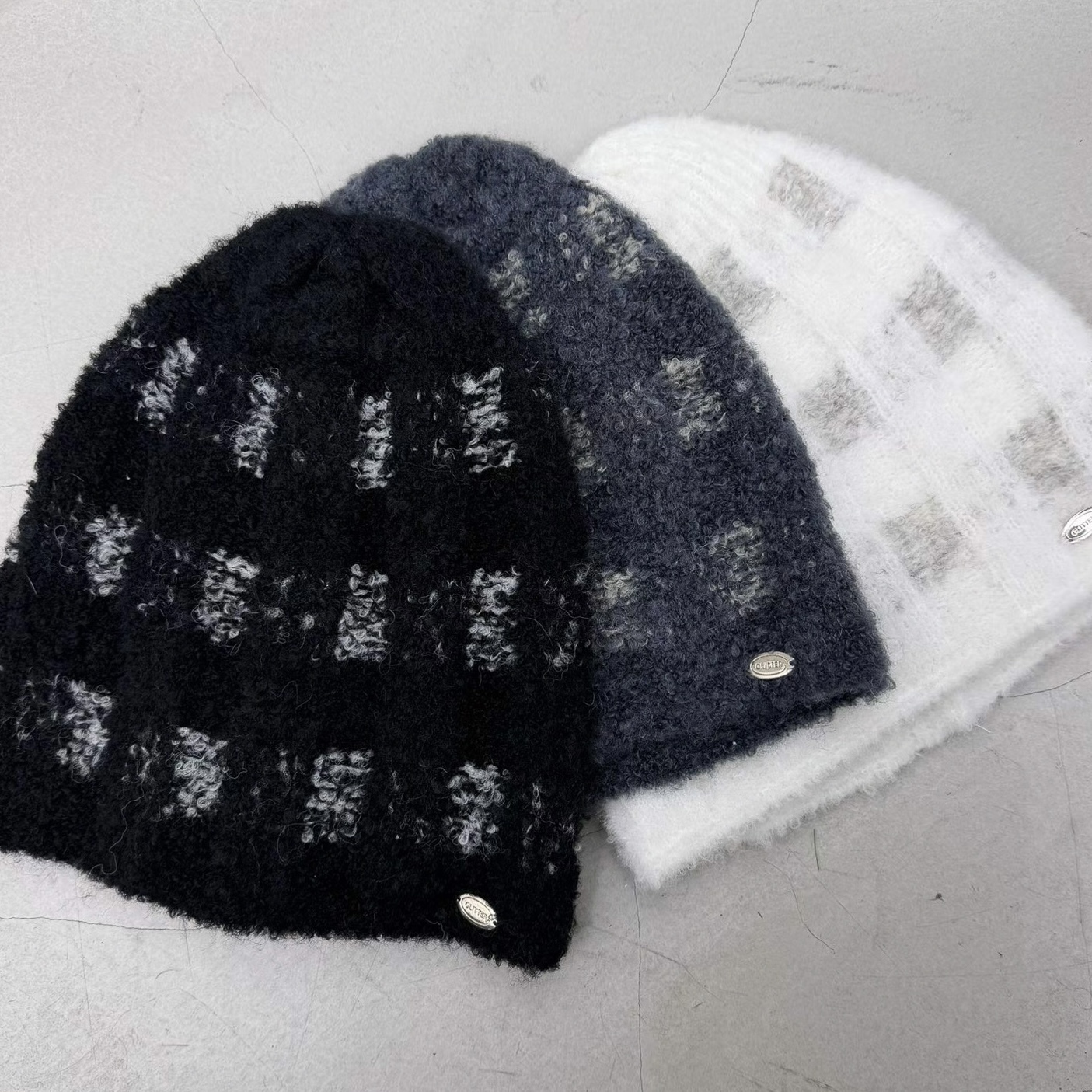 D38個性時髦方格毛帽(白/黑，無折扣)