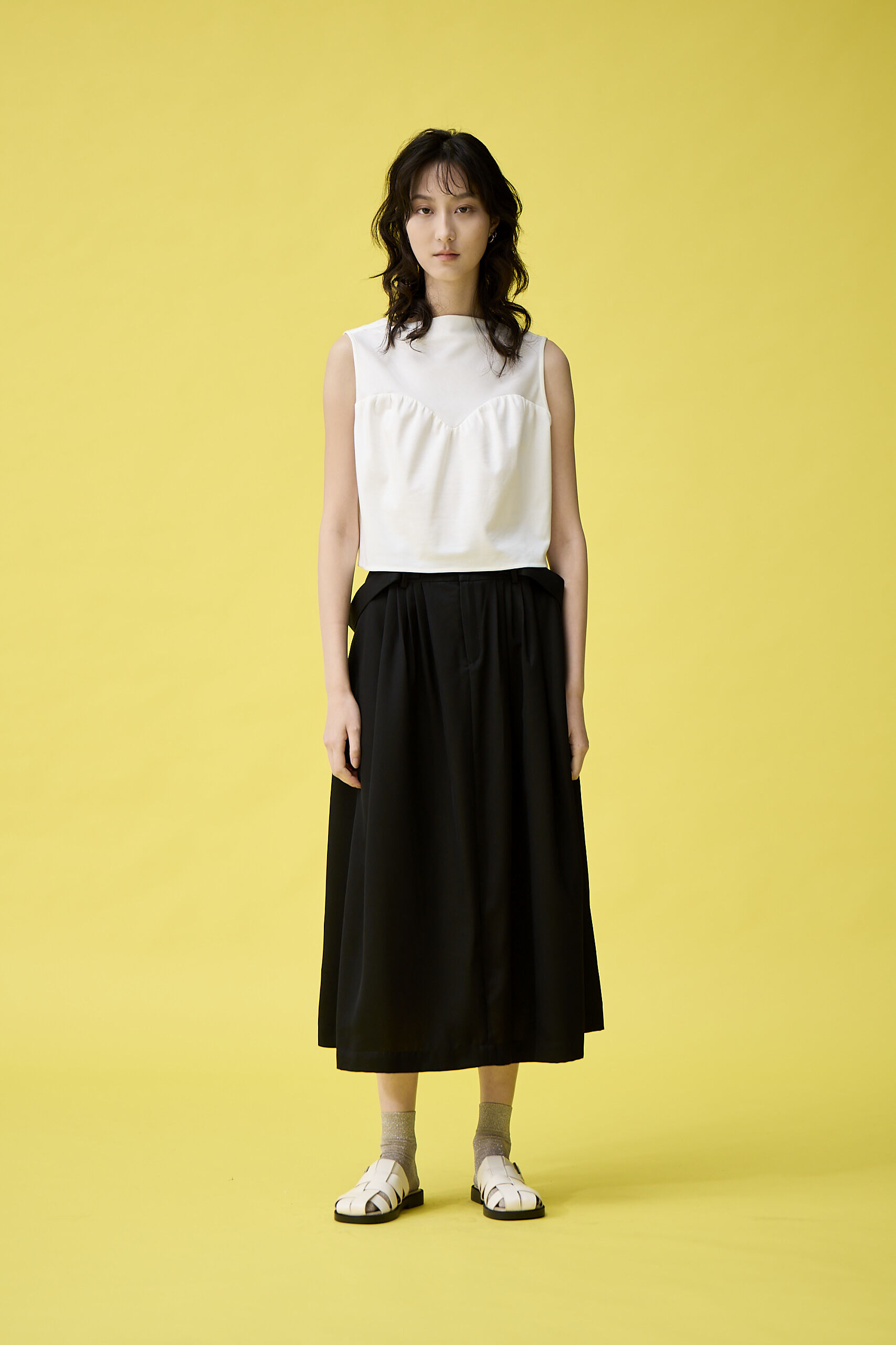 立領細褶短背心