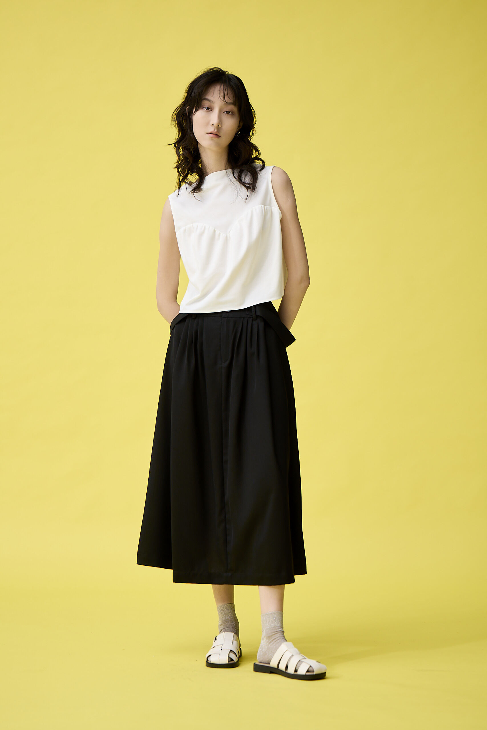 立領細褶短背心