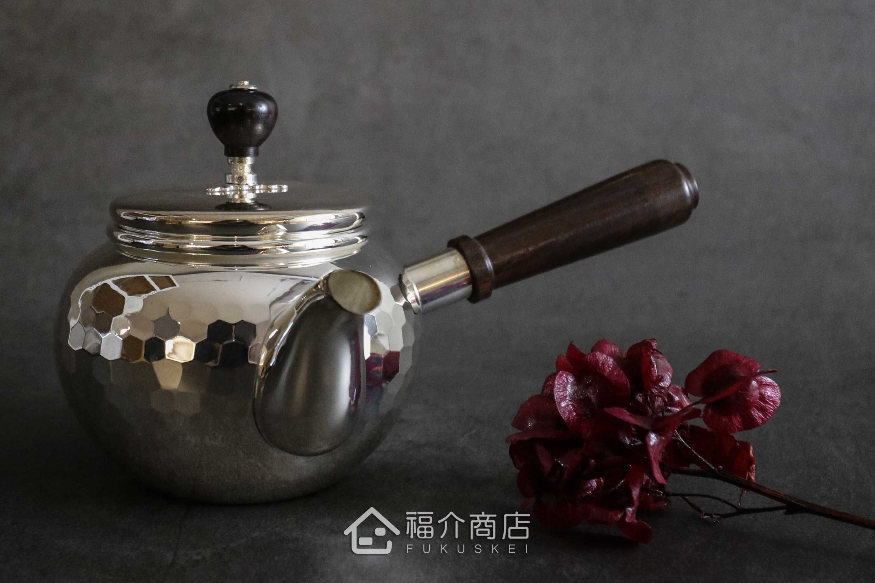 泡茶用的日本純銀茶壺