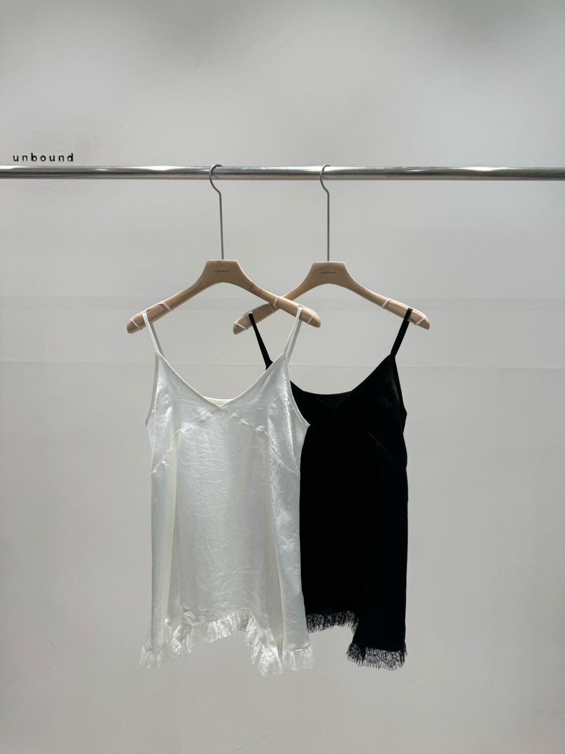 #AD88絲光蕾絲背心(白/黑)