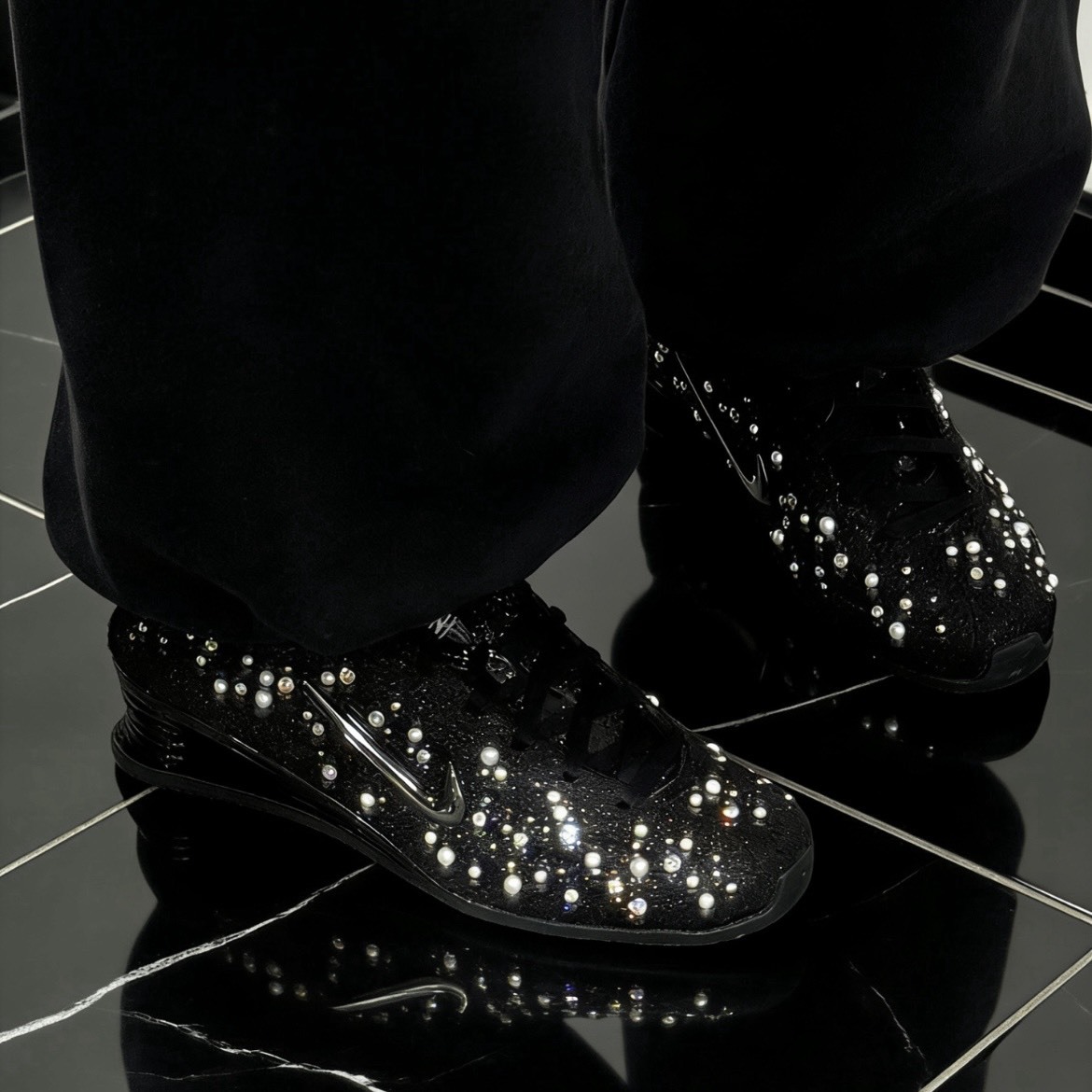 【代購】Nike SHOX Z 珍珠水鑽裝飾休閒鞋｜細閃設計 × 科技感避震｜女款 黑色
