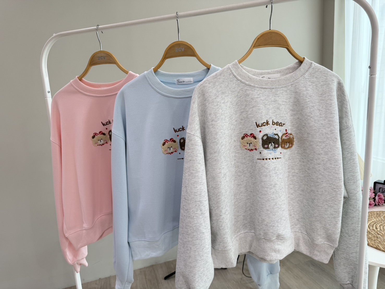 B8190-刺繡3隻熊熊棉質大學T