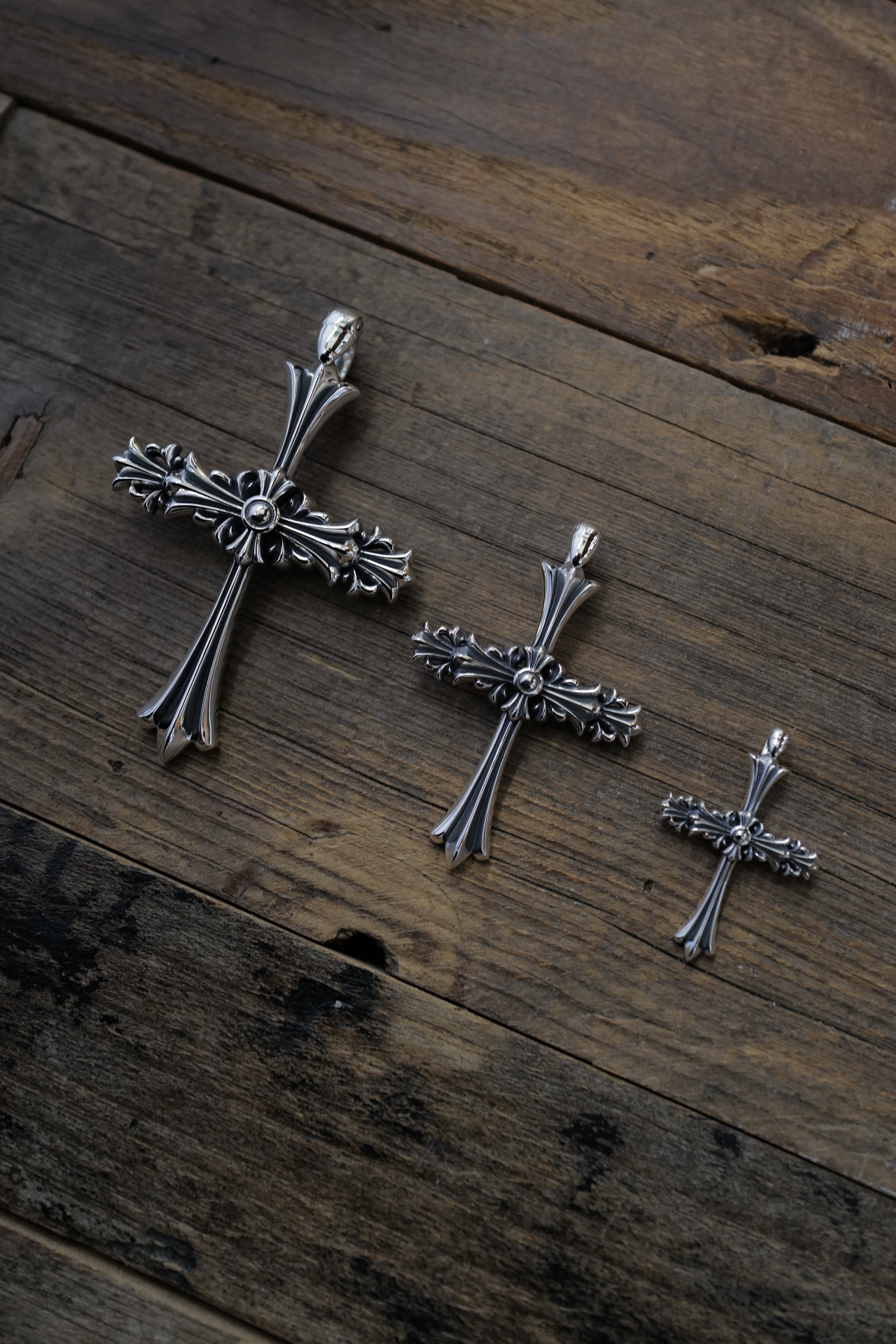CHROME CROSS PENDANT